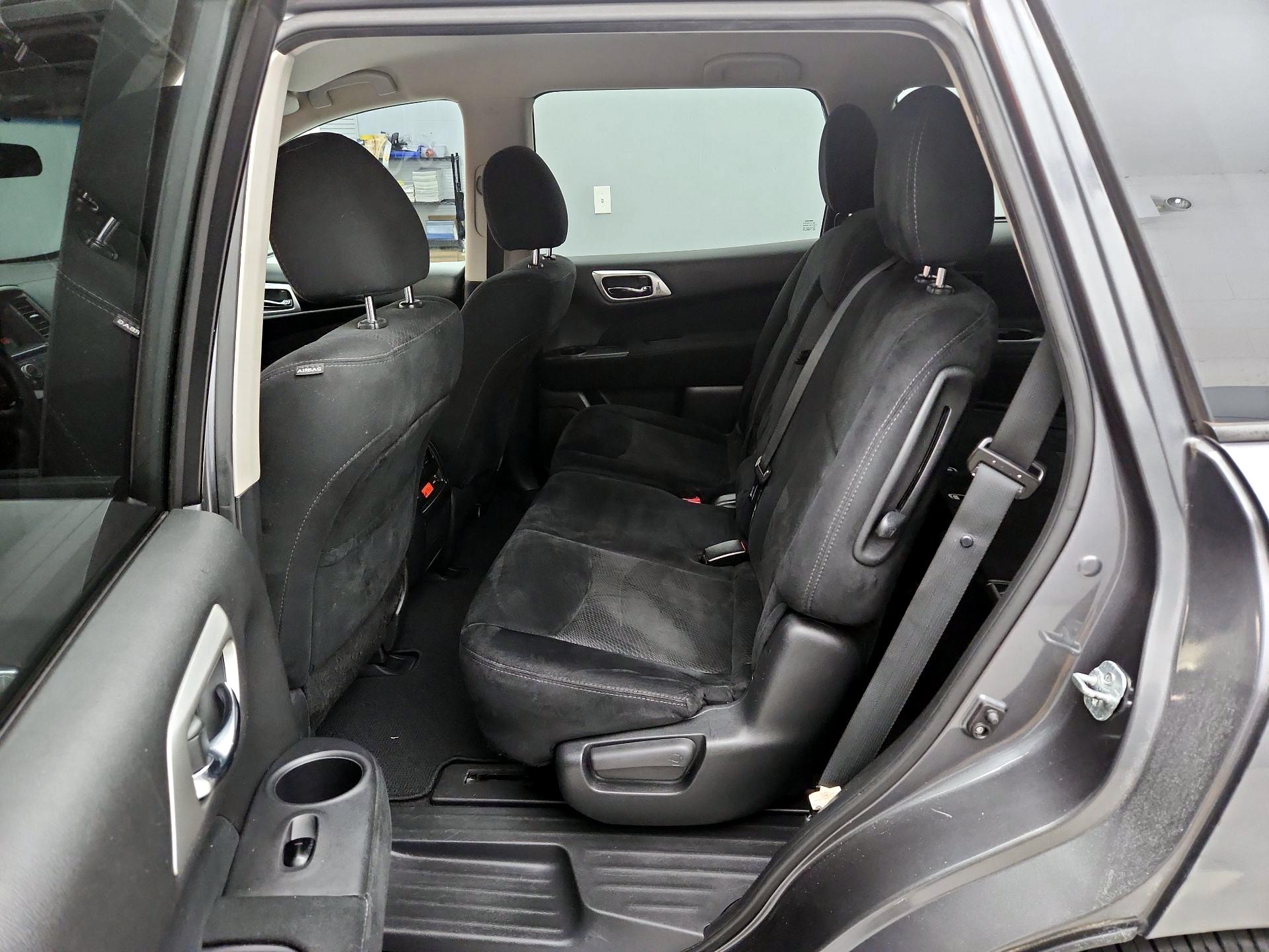 Thumbnail: 2015 Nissan Pathfinder - 19