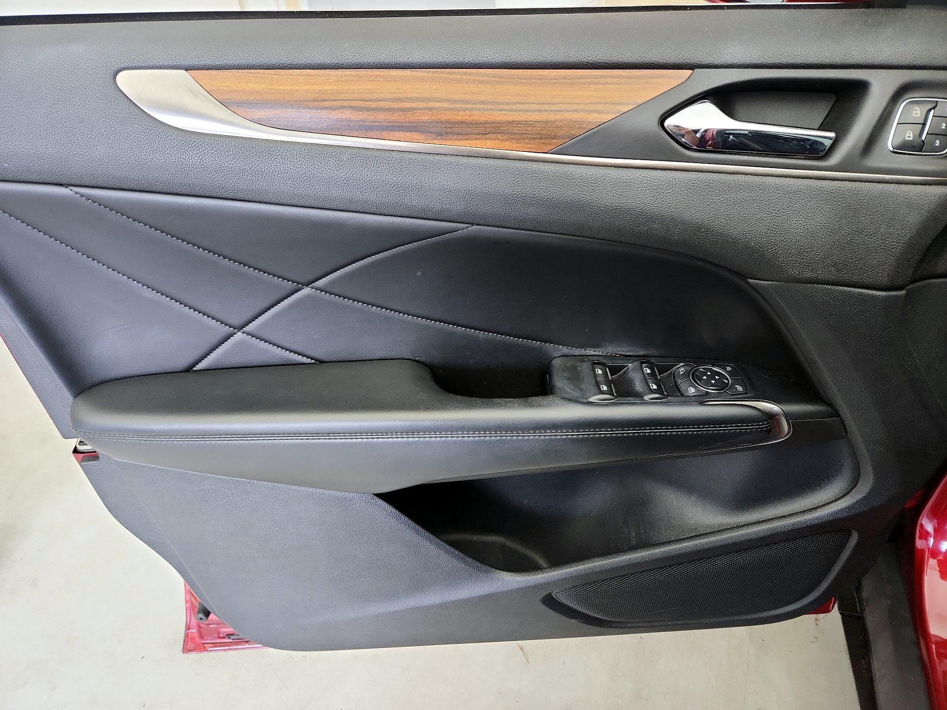 Thumbnail: 2015 Lincoln MKC - 12