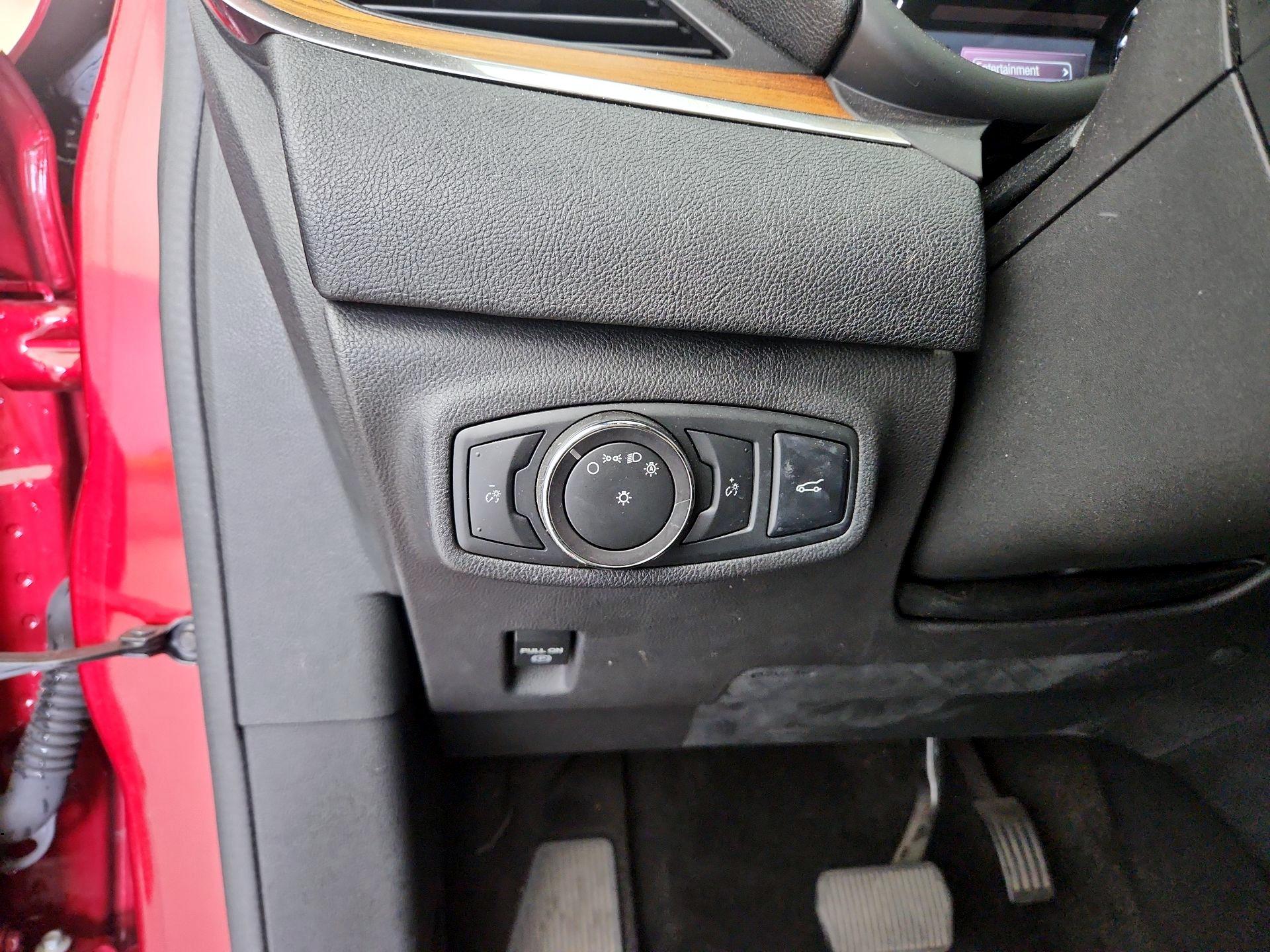 Thumbnail: 2015 Lincoln MKC - 13