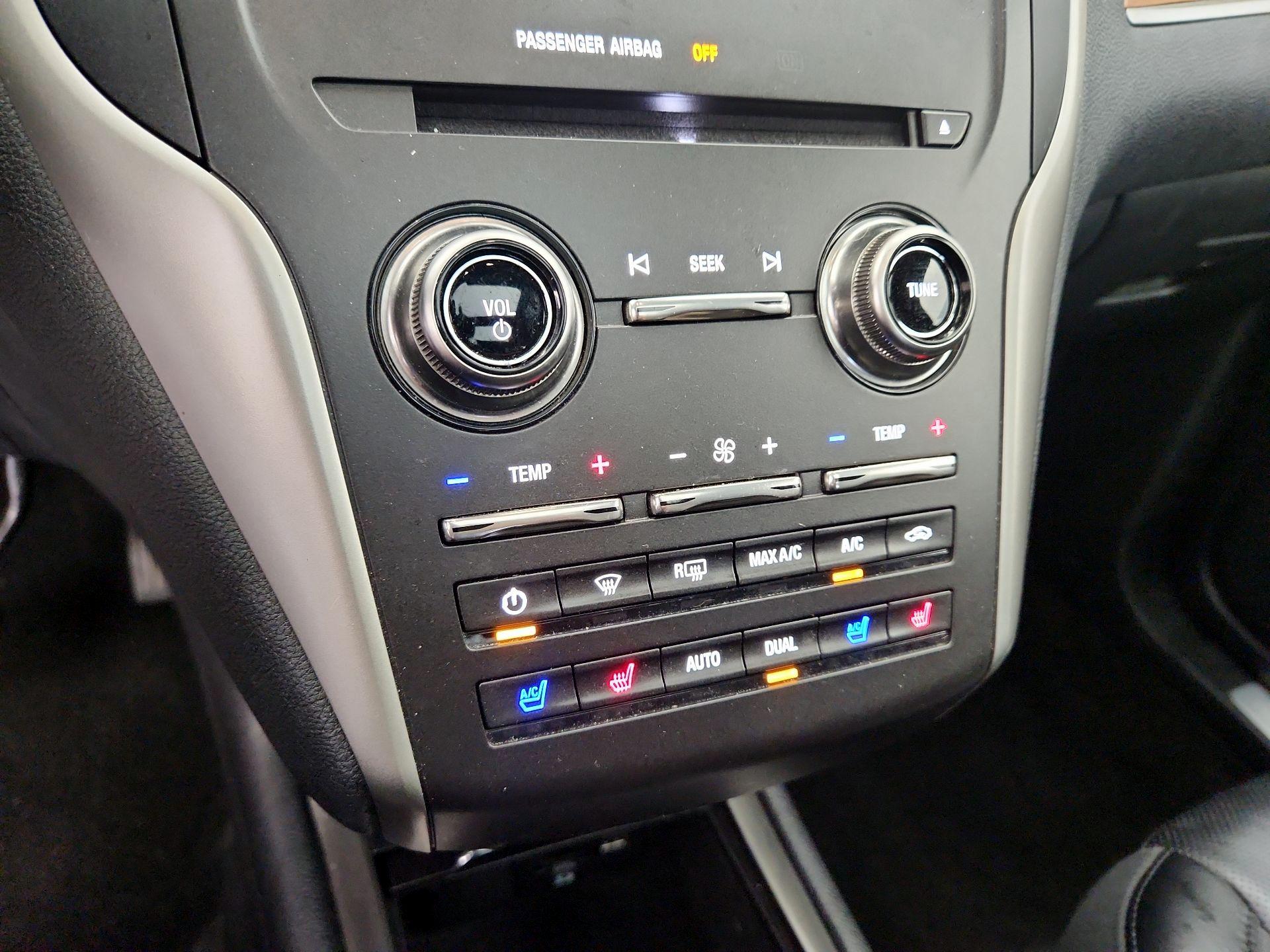 Thumbnail: 2015 Lincoln MKC - 16