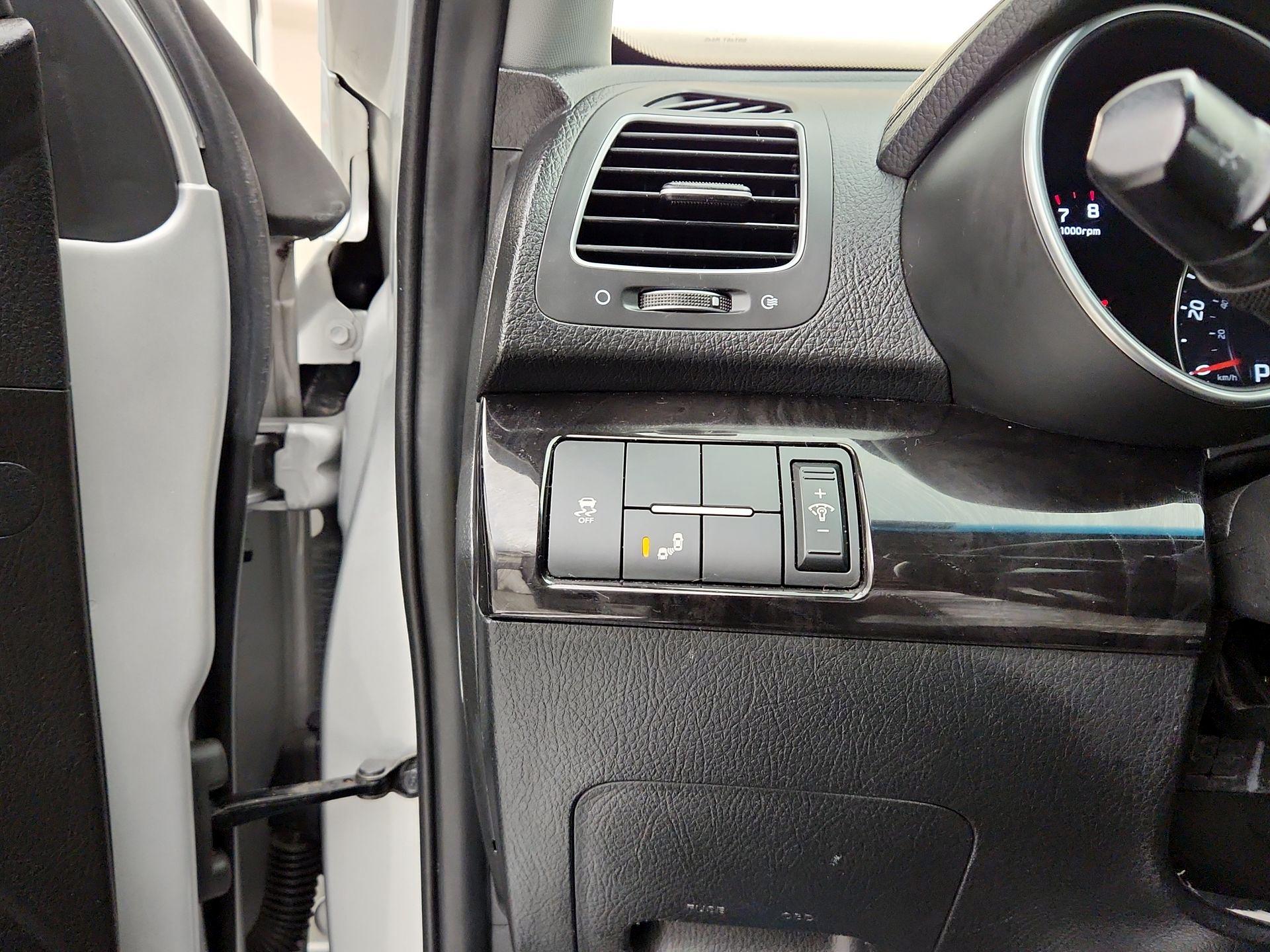 Thumbnail: 2014 Kia Sorento - 13