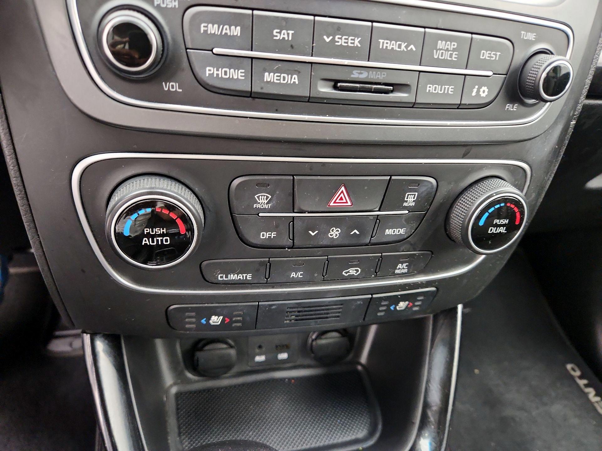 Thumbnail: 2014 Kia Sorento - 17