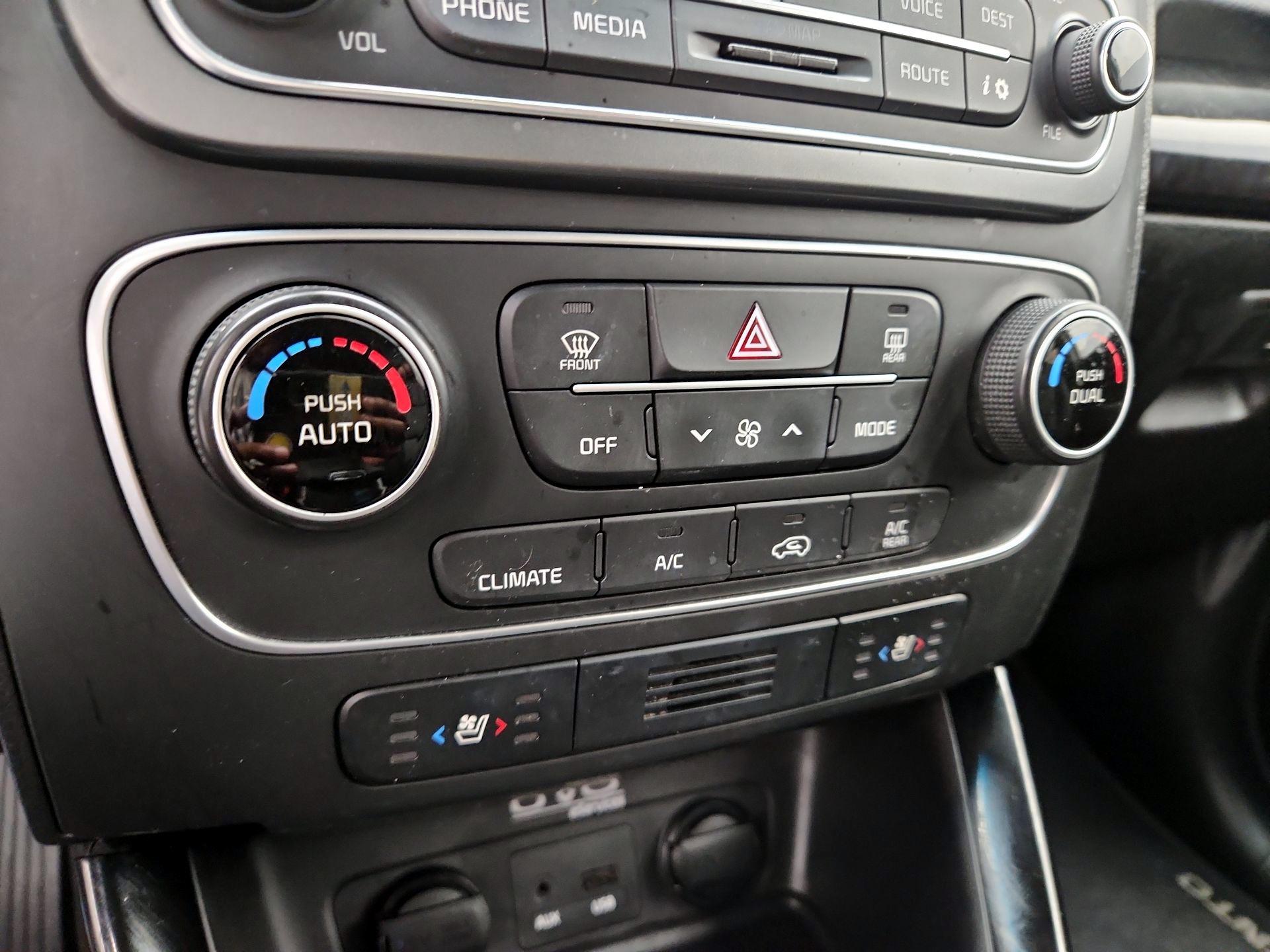 Thumbnail: 2014 Kia Sorento - 19