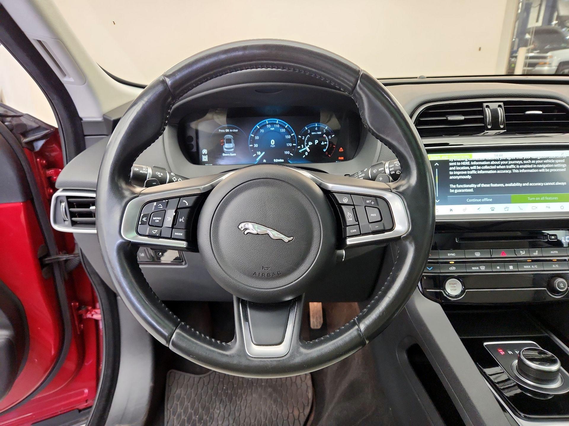 Thumbnail: 2018 Jaguar F-Pace - 10