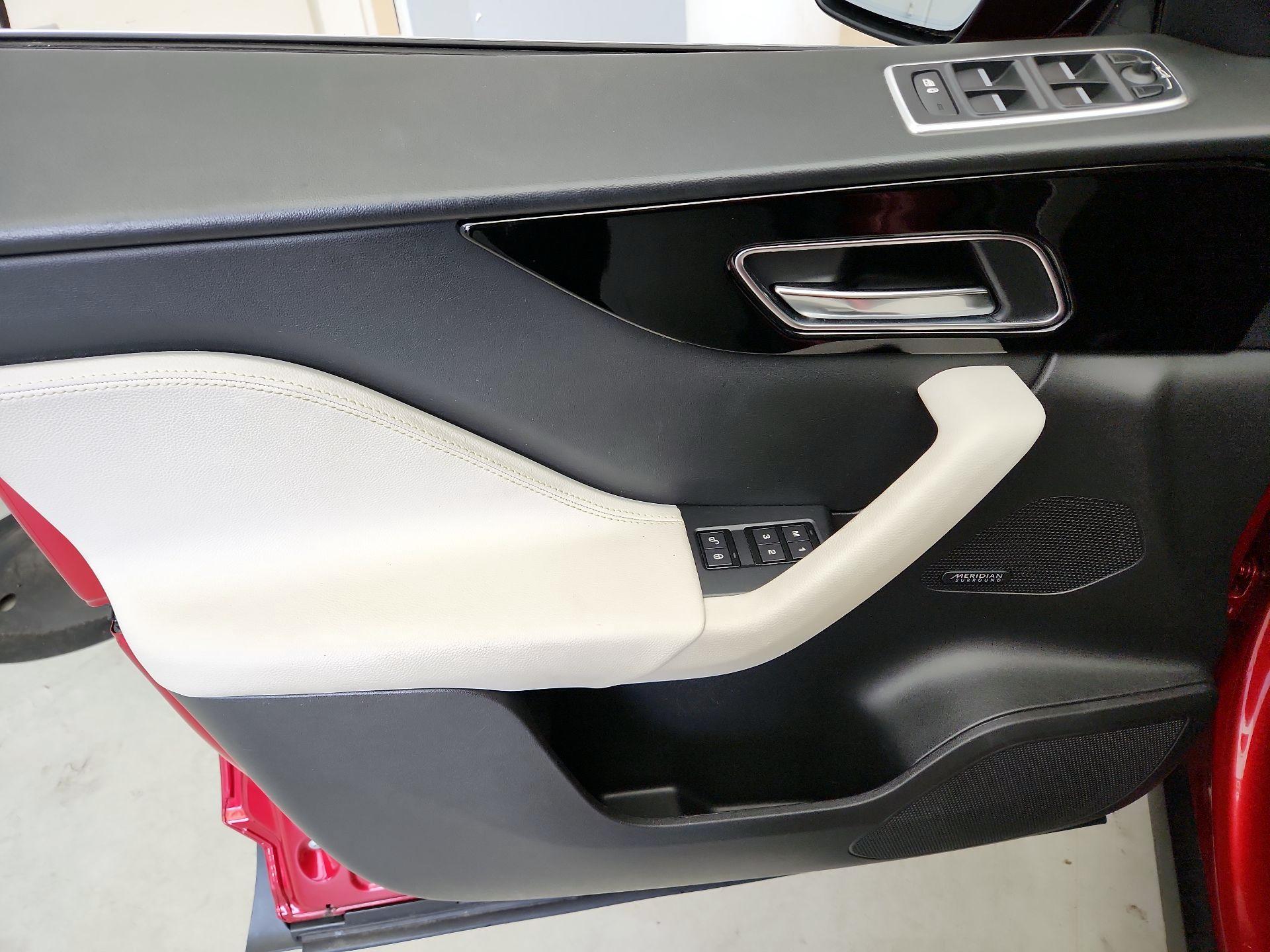 Thumbnail: 2018 Jaguar F-Pace - 12