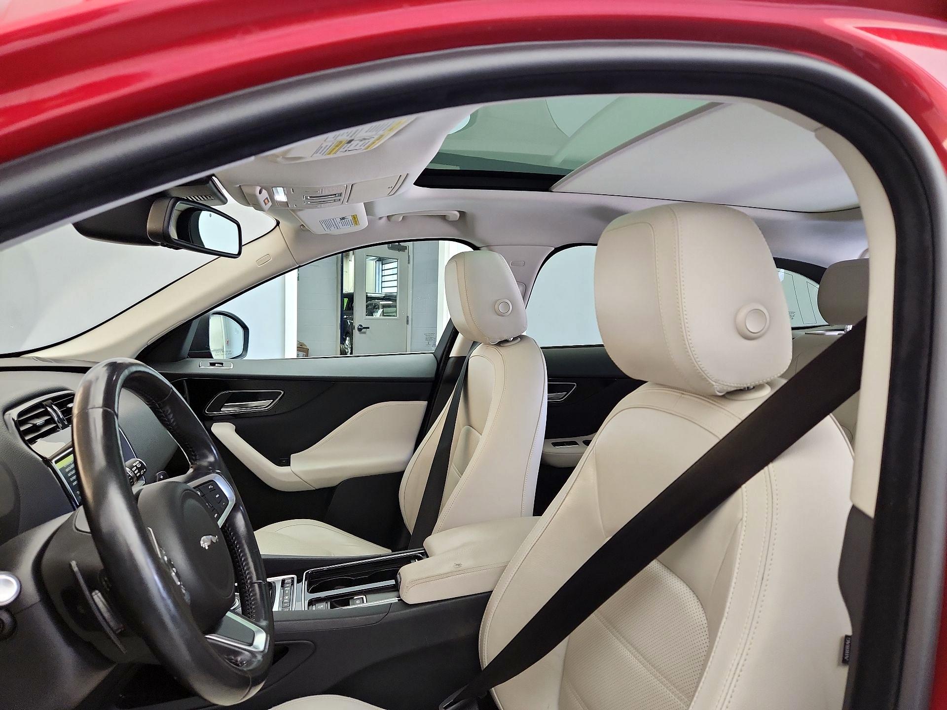 Thumbnail: 2018 Jaguar F-Pace - 19