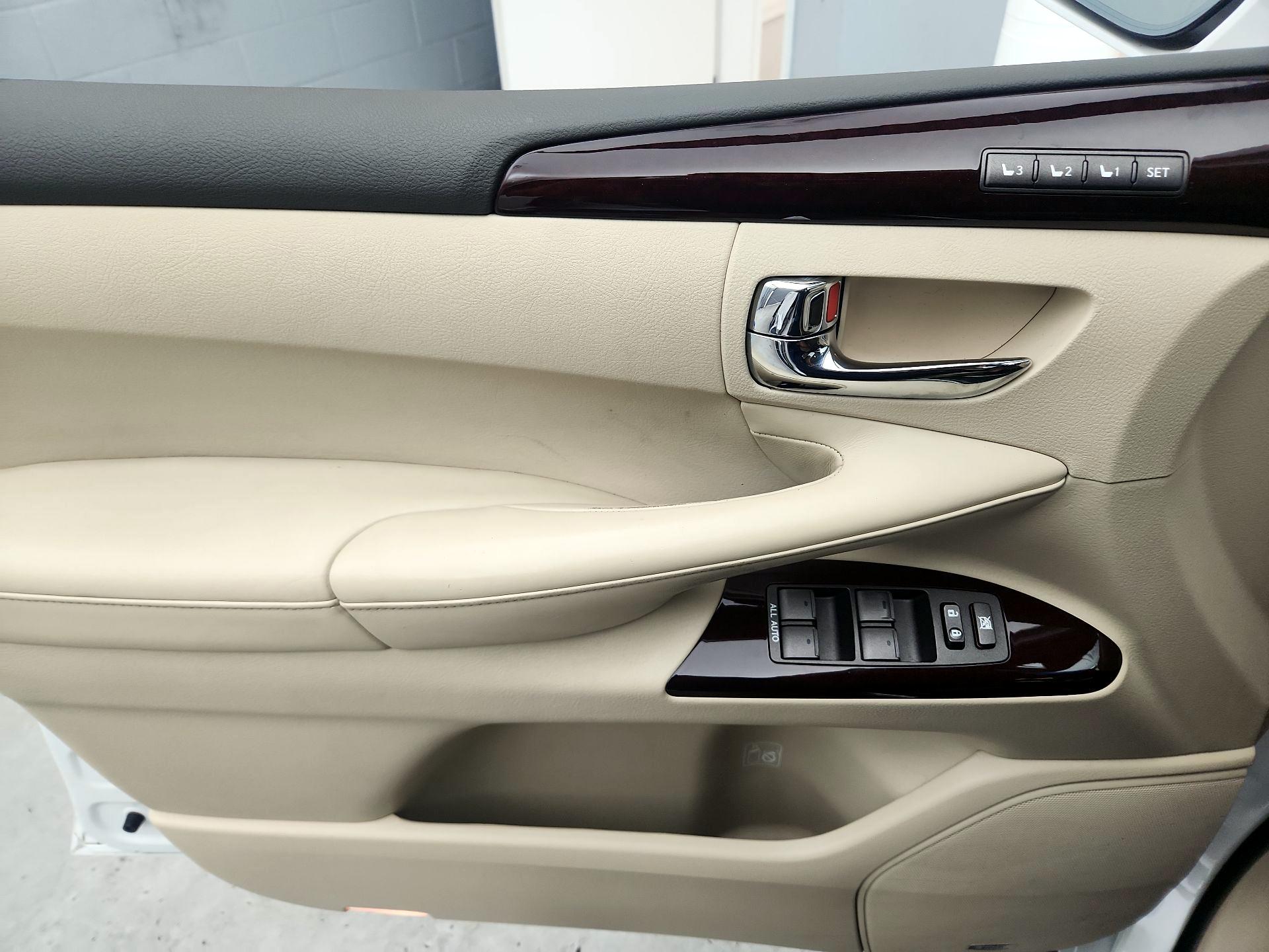 Thumbnail: 2014 Lexus LX - 12