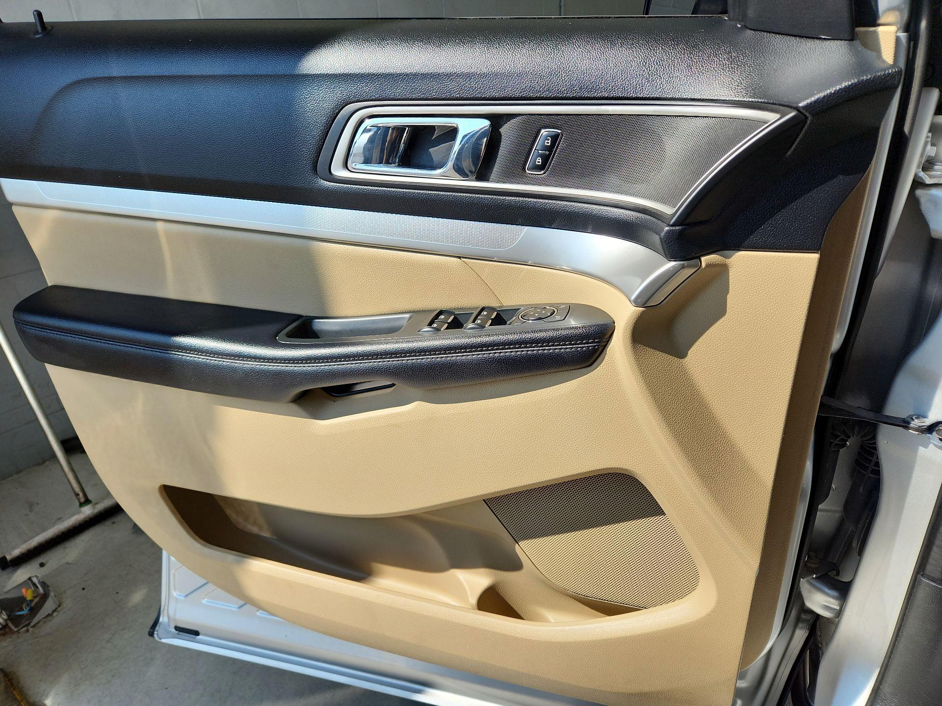 Thumbnail: 2016 Ford Explorer - 12