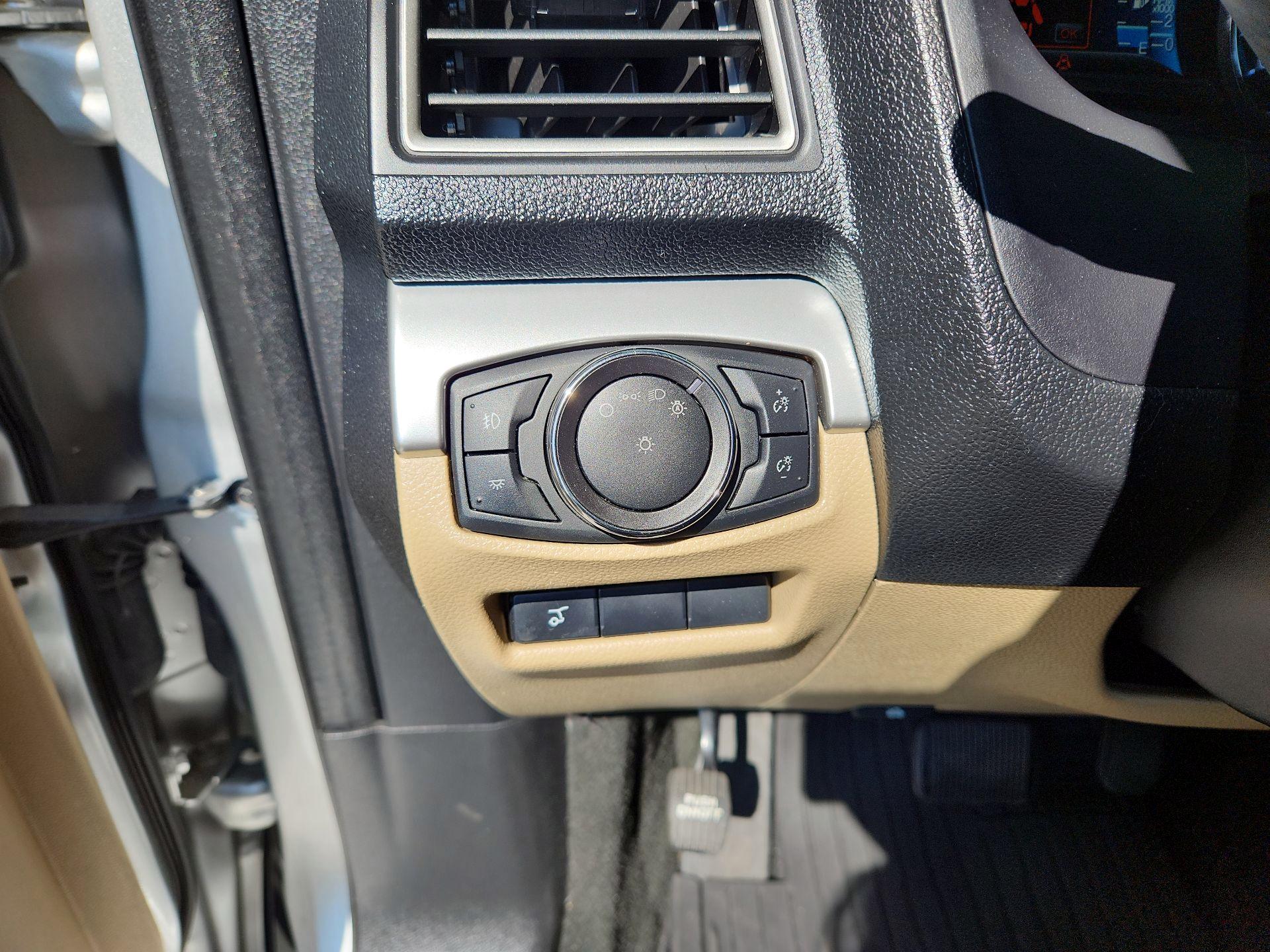 Thumbnail: 2016 Ford Explorer - 13