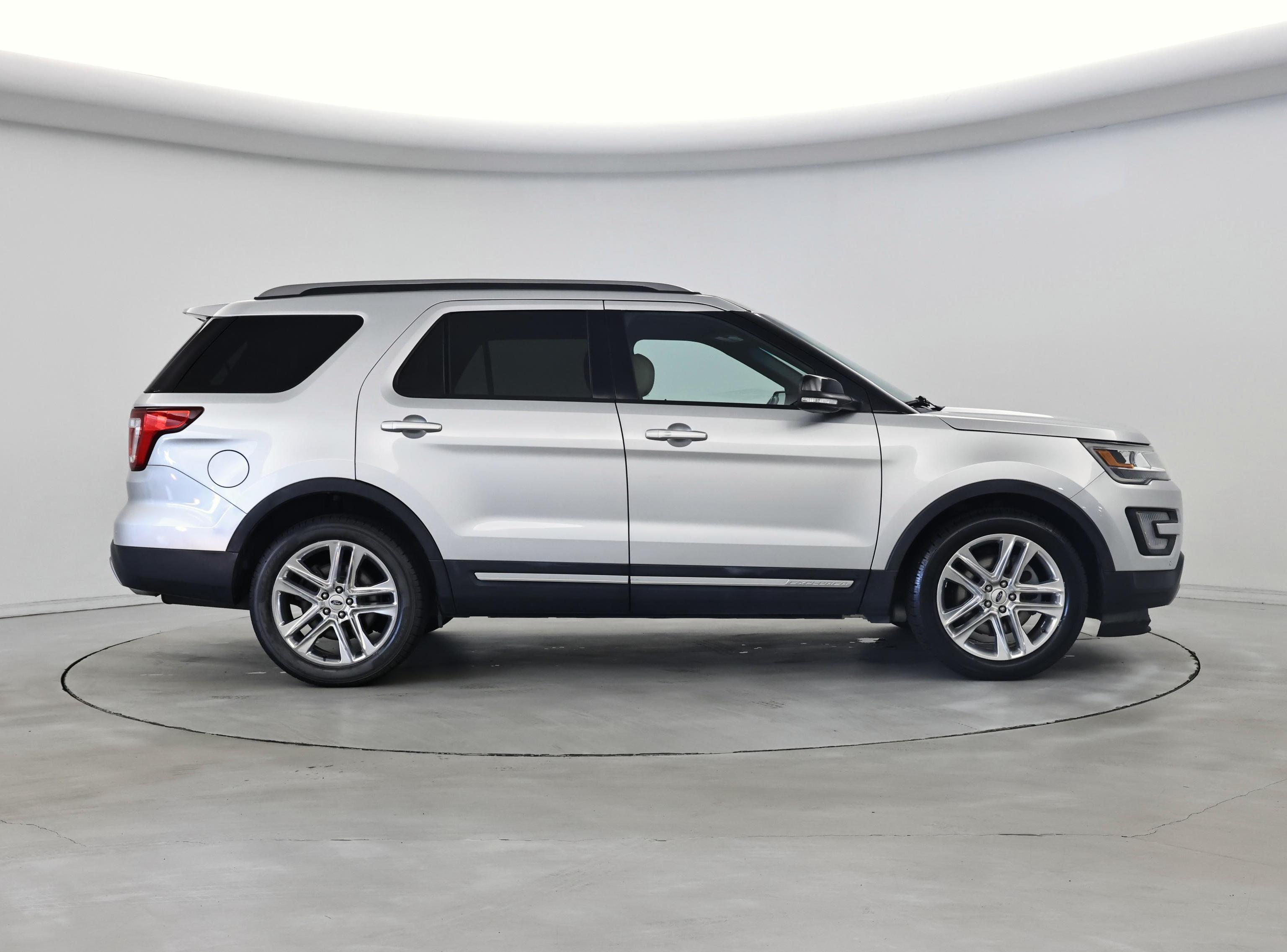 Thumbnail: 2016 Ford Explorer - 7