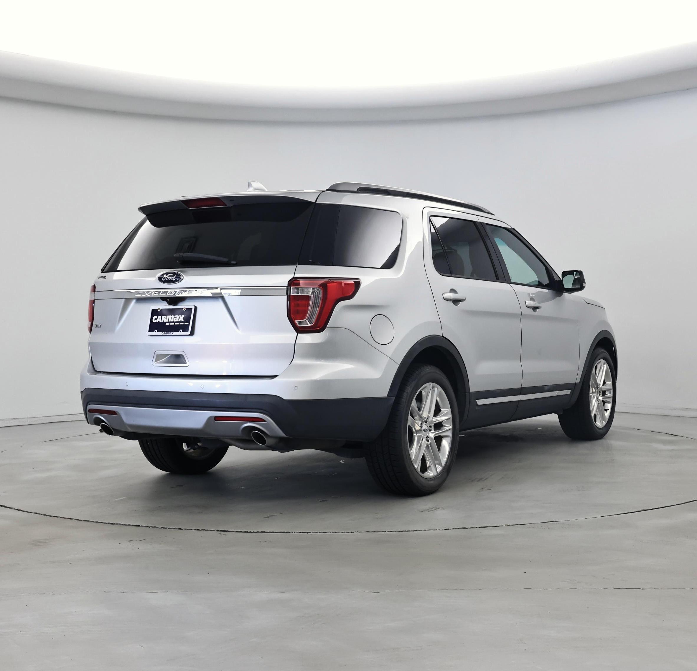 Thumbnail: 2016 Ford Explorer - 8
