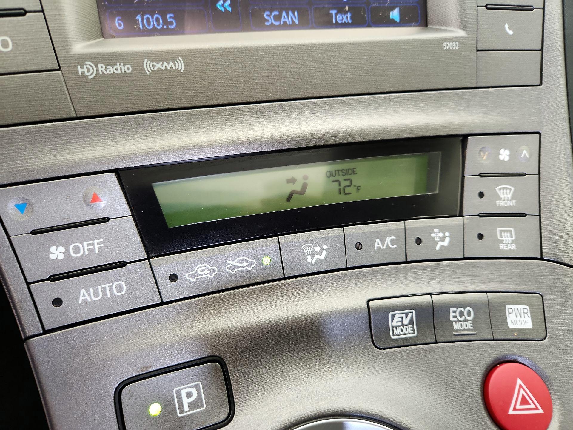 Thumbnail: 2014 Toyota Prius - 16