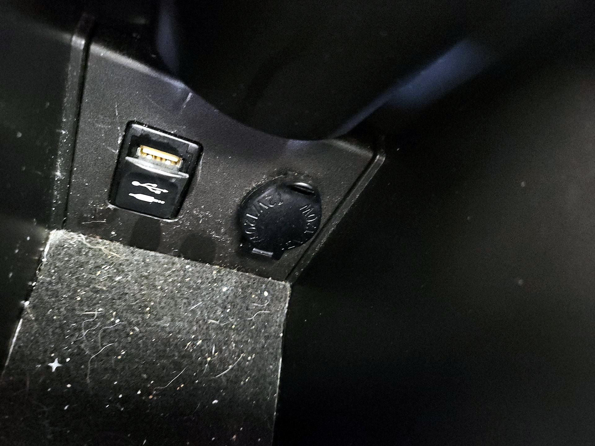 Thumbnail: 2014 Toyota Prius - 18