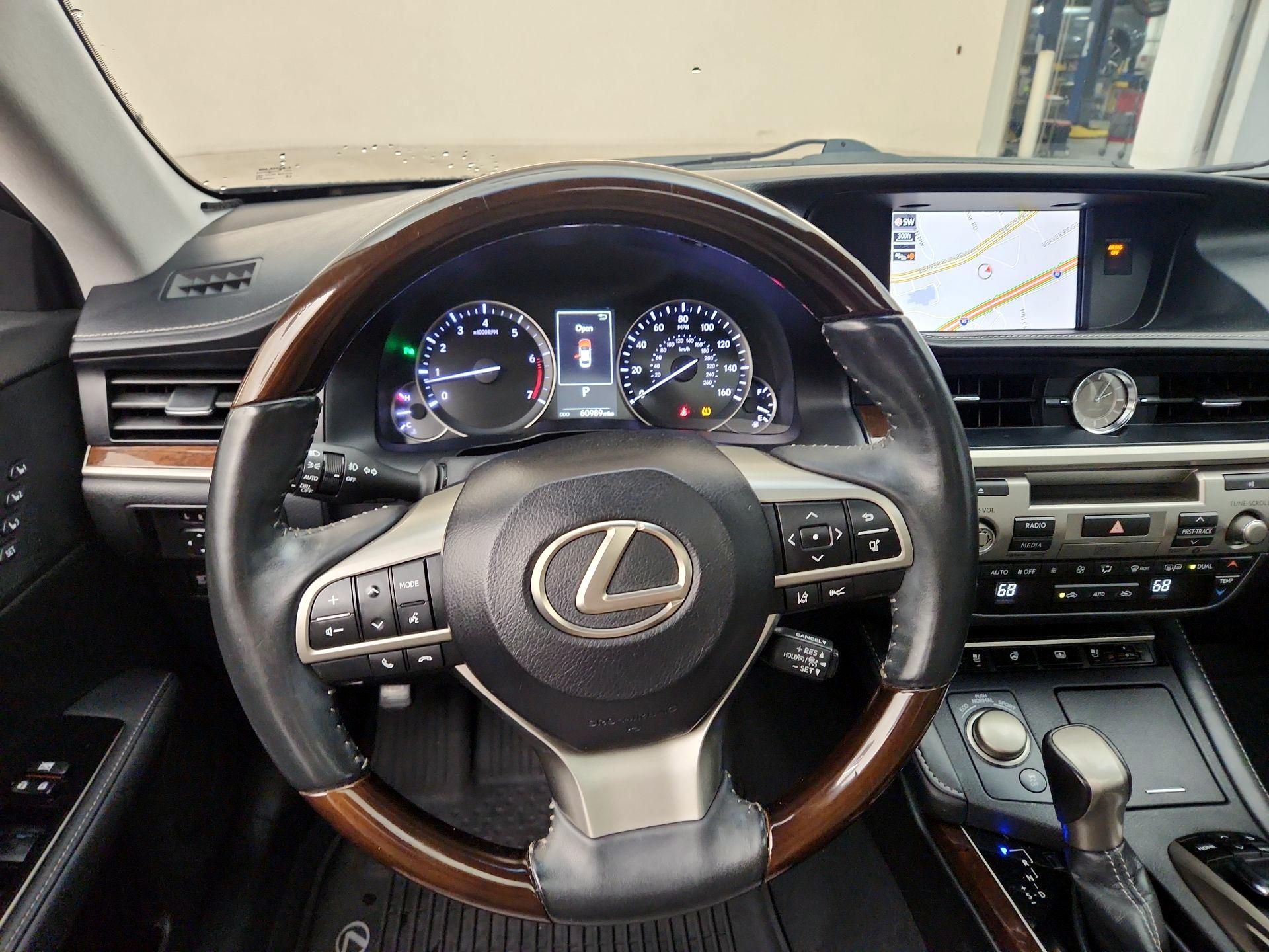 Thumbnail: 2018 Lexus ES - 10