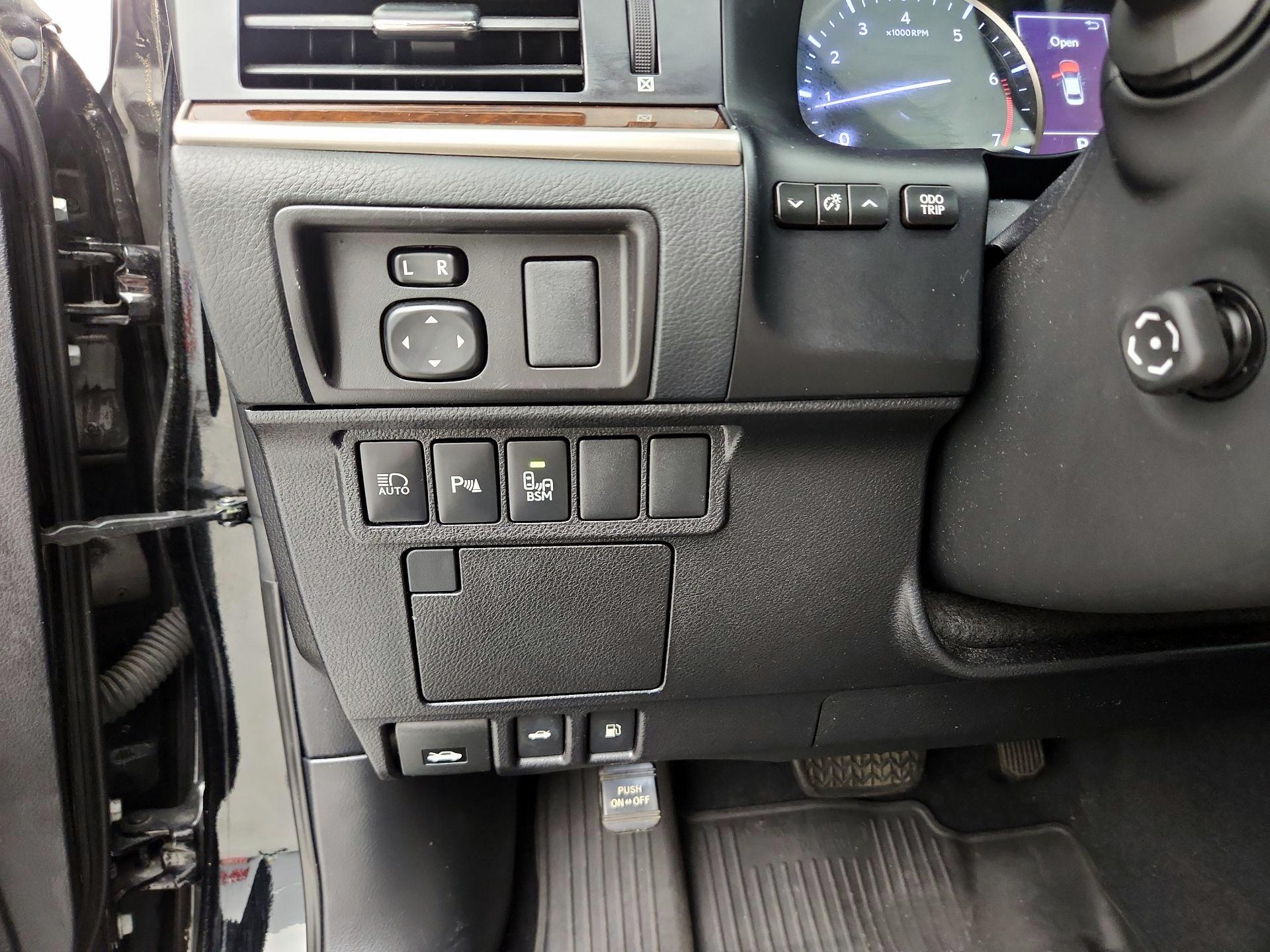 Thumbnail: 2018 Lexus ES - 13