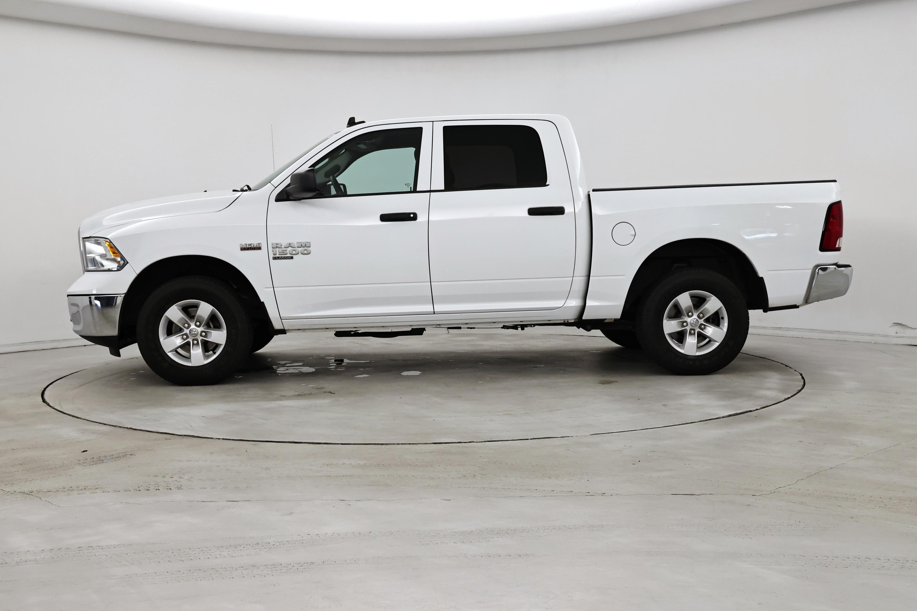Thumbnail: 2021 RAM 1500 Classic - 3