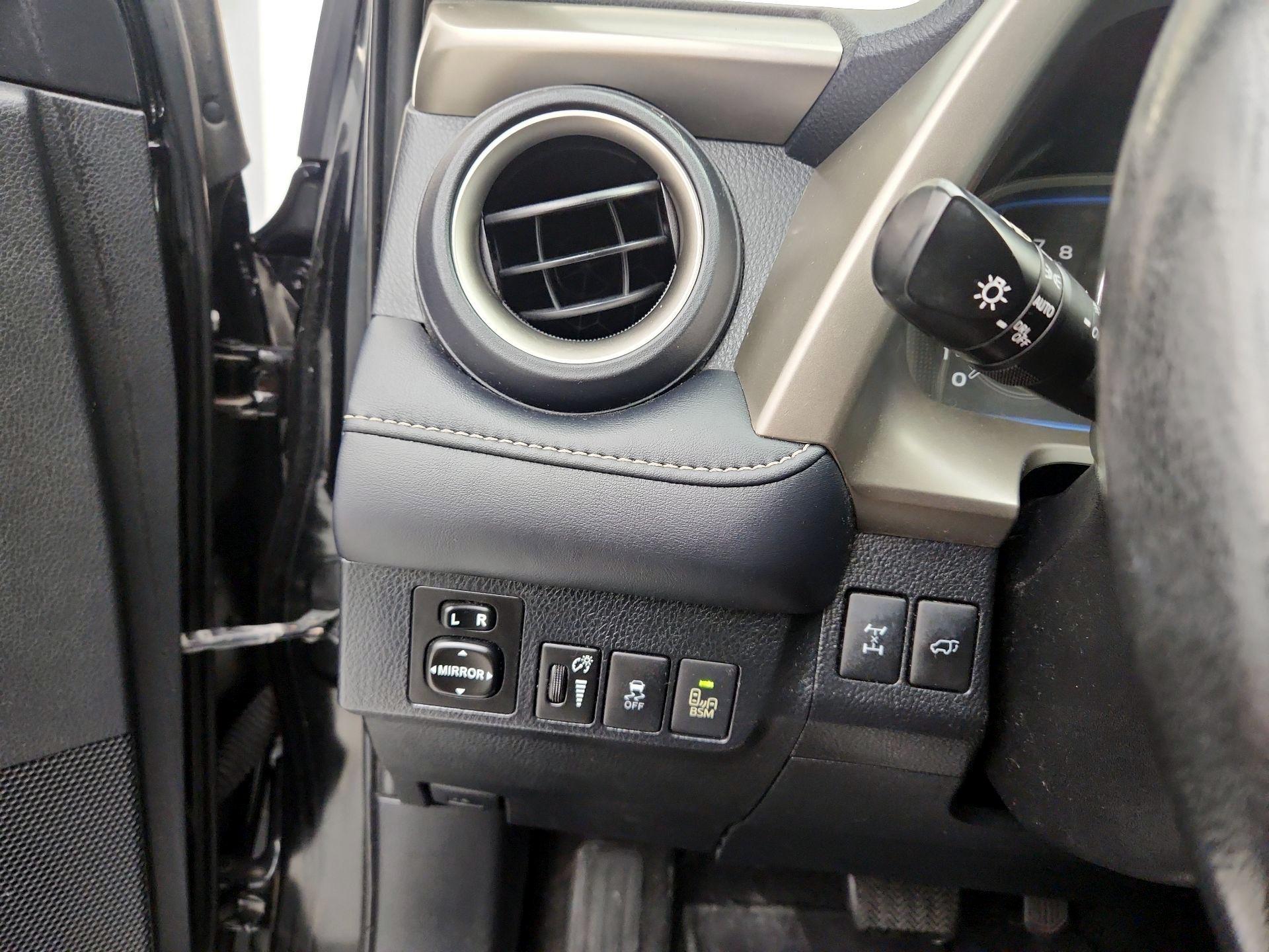 Thumbnail: 2013 Toyota RAV4 - 13