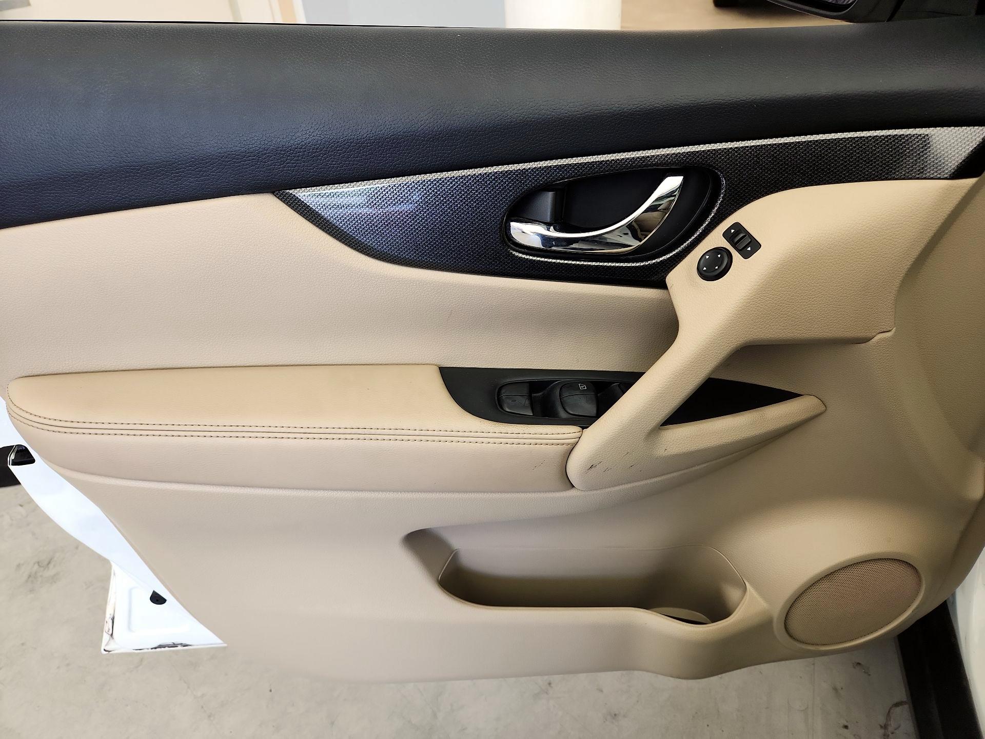Thumbnail: 2016 Nissan Rogue - 12
