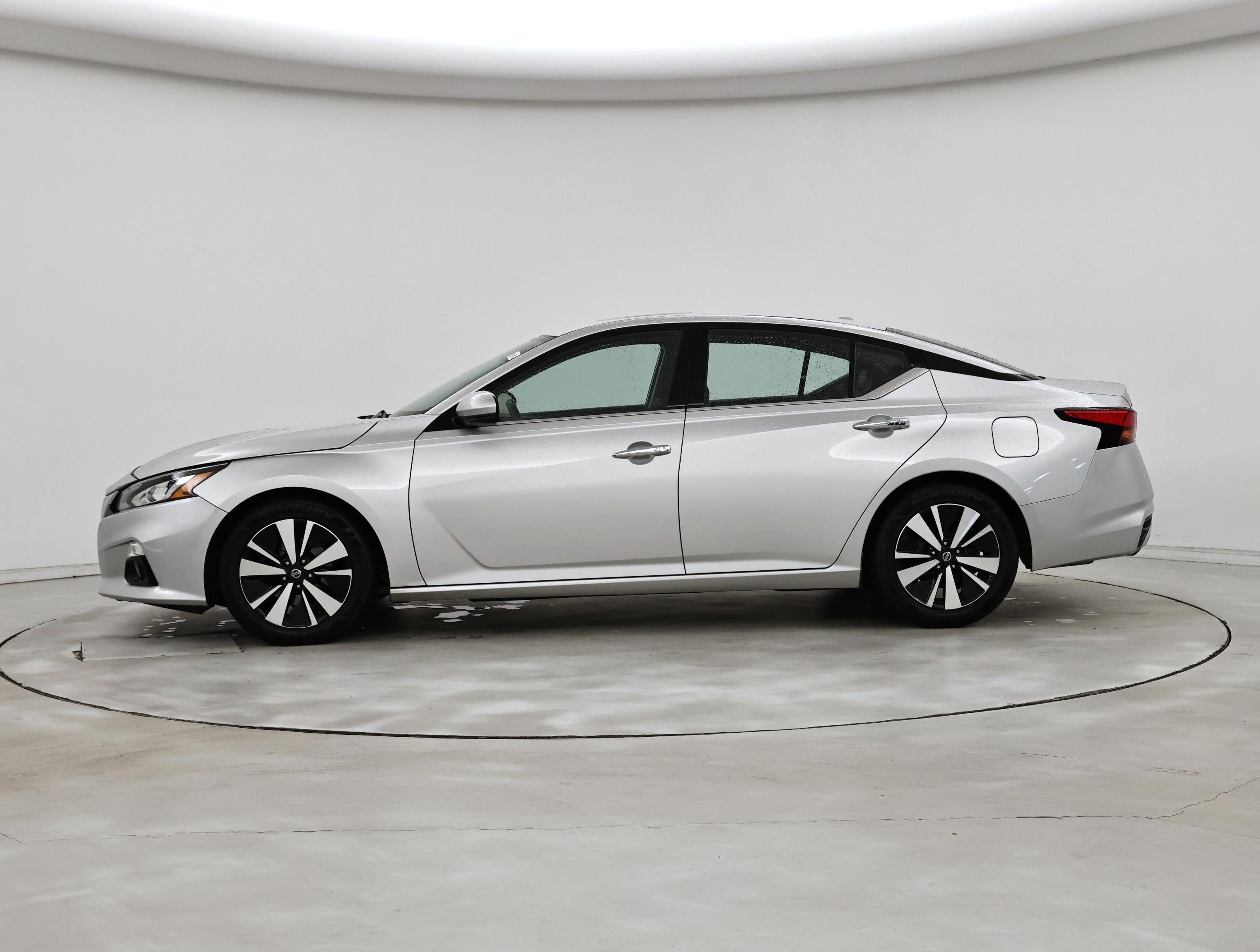 Thumbnail: 2020 Nissan Altima - 3
