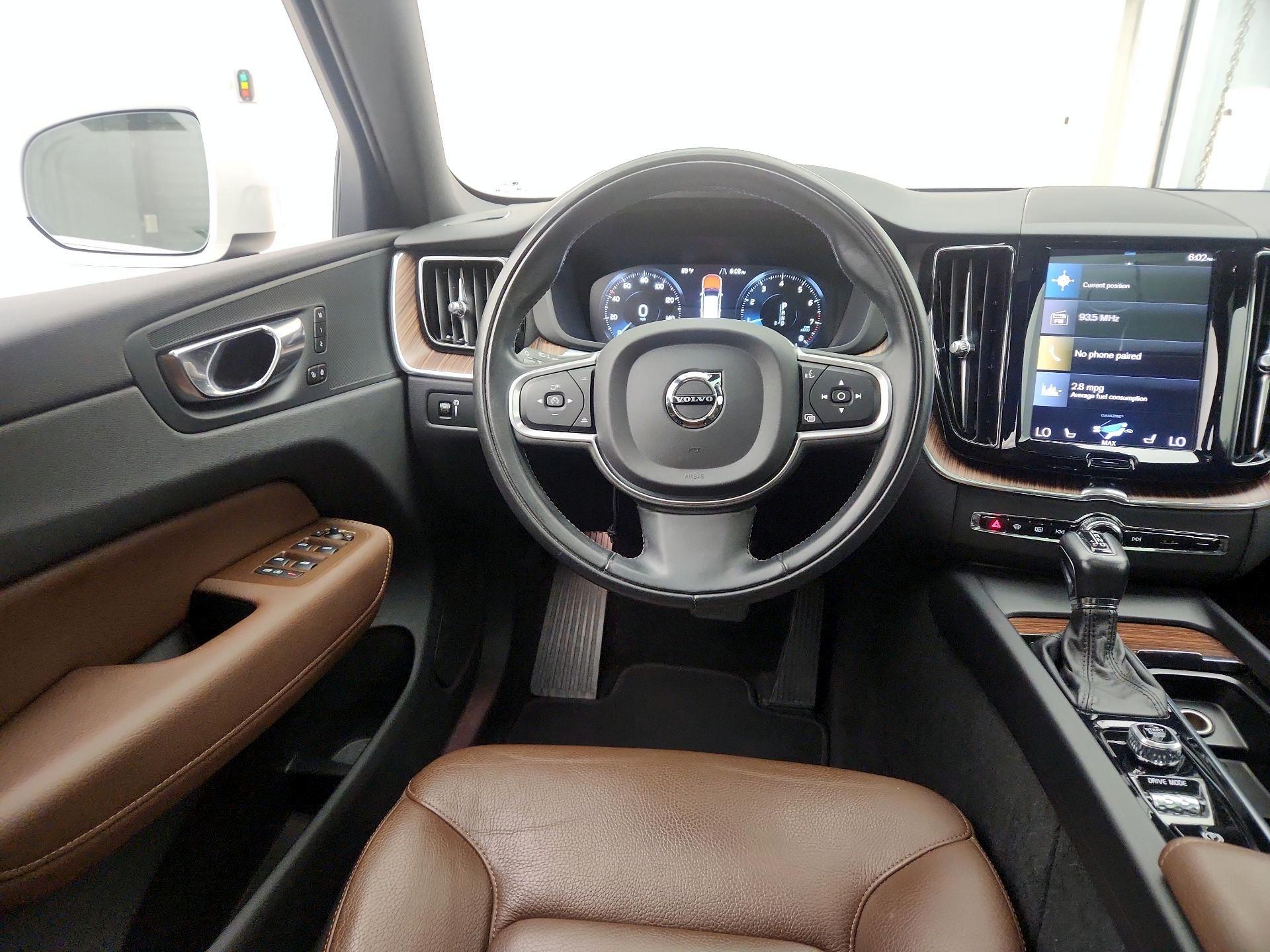 Thumbnail: 2021 Volvo XC60 - 10