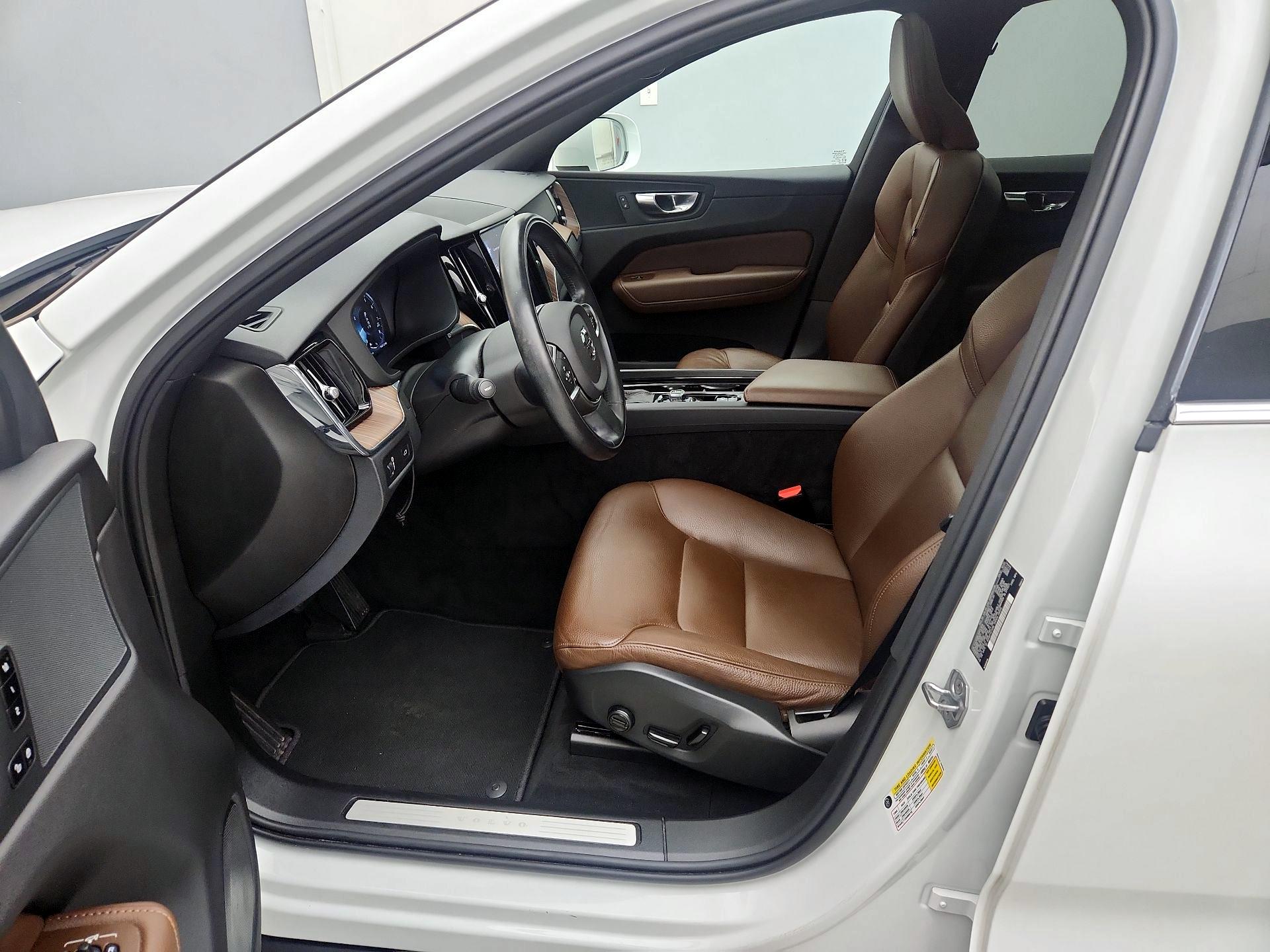 Thumbnail: 2021 Volvo XC60 - 11