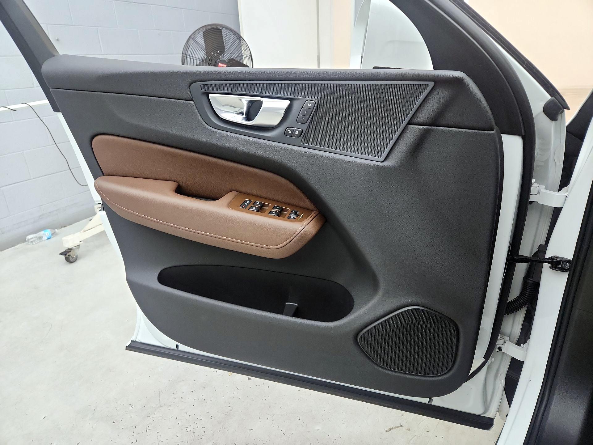 Thumbnail: 2021 Volvo XC60 - 12