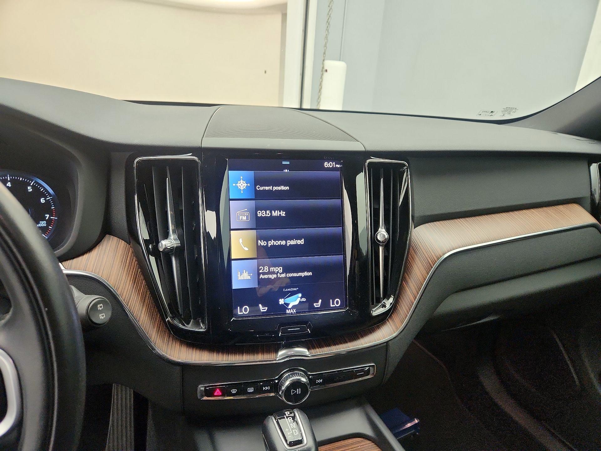 Thumbnail: 2021 Volvo XC60 - 15