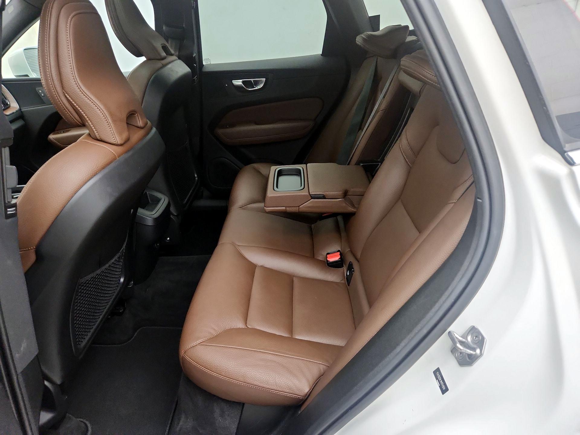 Thumbnail: 2021 Volvo XC60 - 20