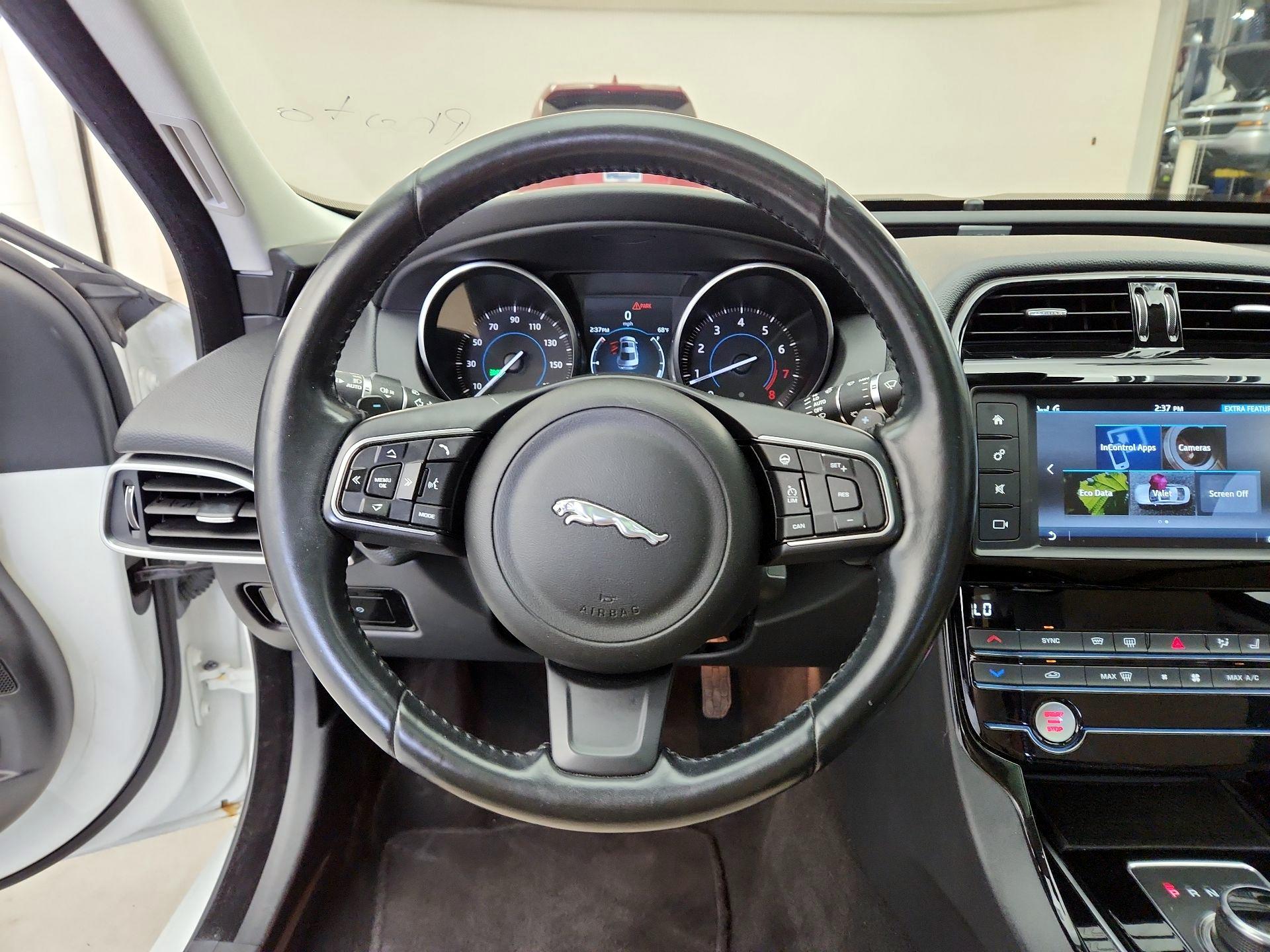 Thumbnail: 2017 Jaguar XE - 10
