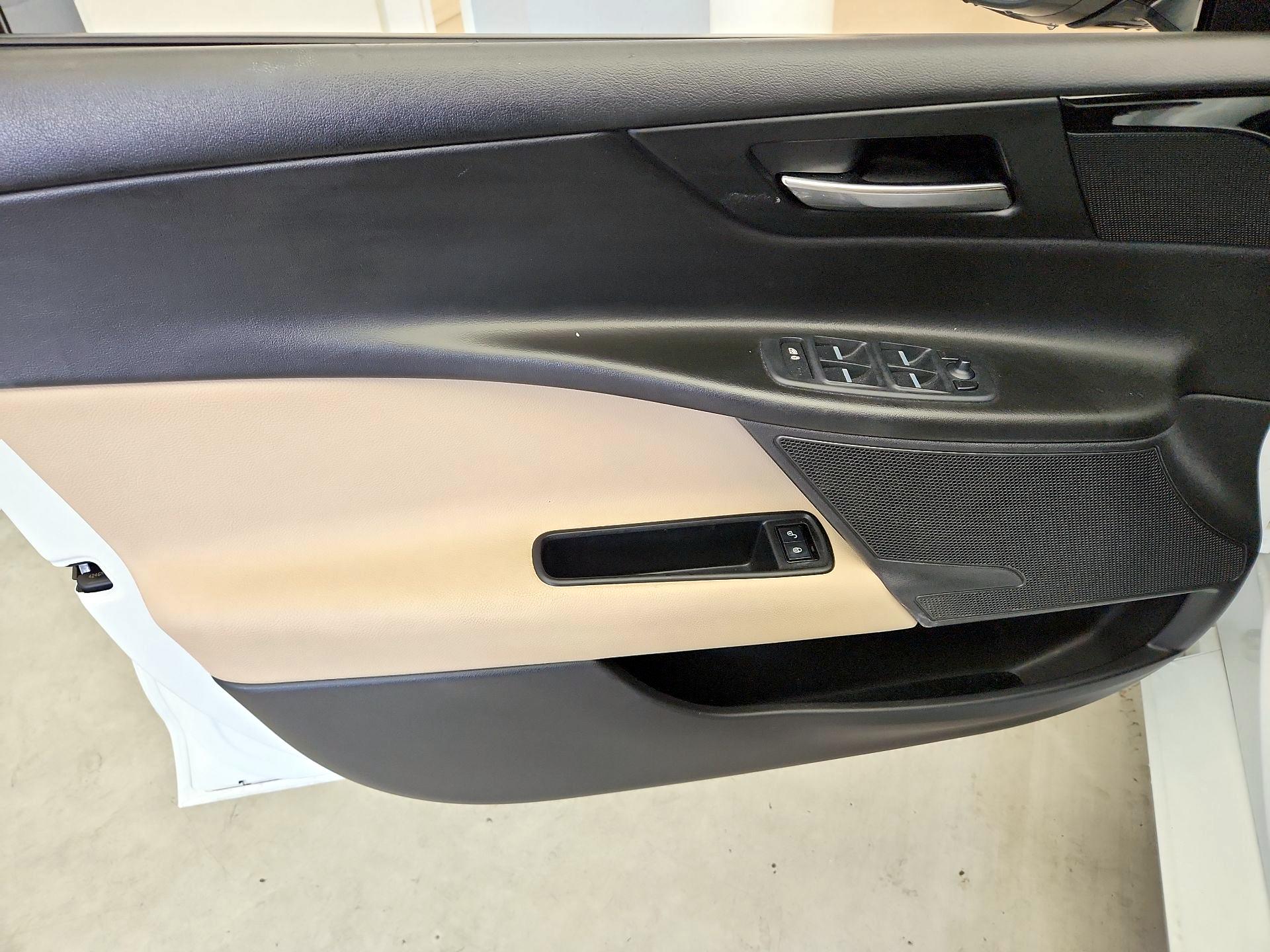 Thumbnail: 2017 Jaguar XE - 12