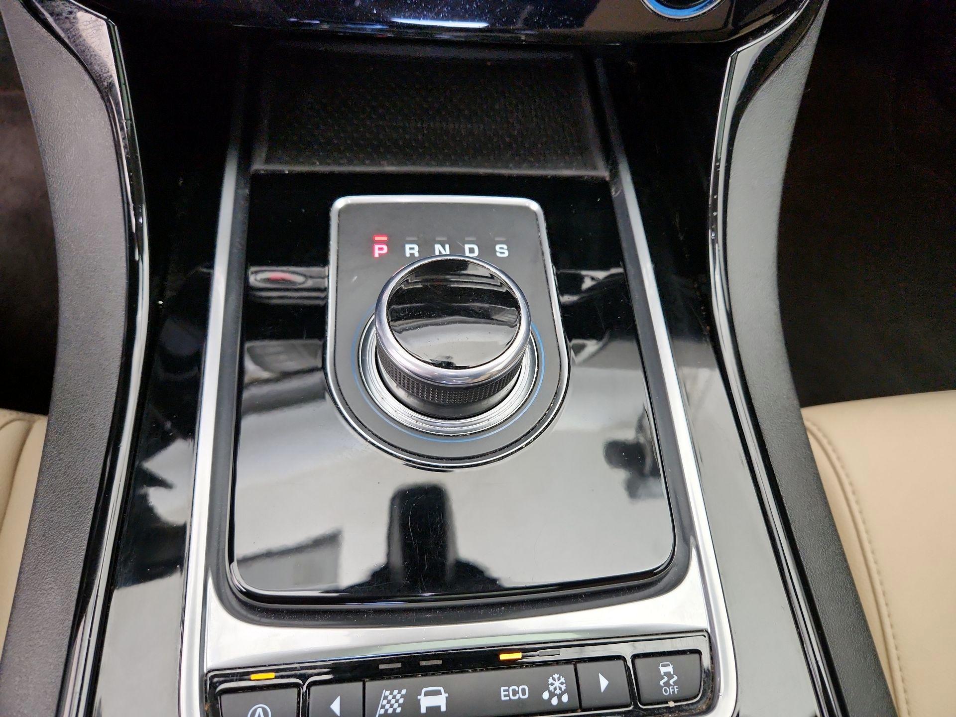 Thumbnail: 2017 Jaguar XE - 17