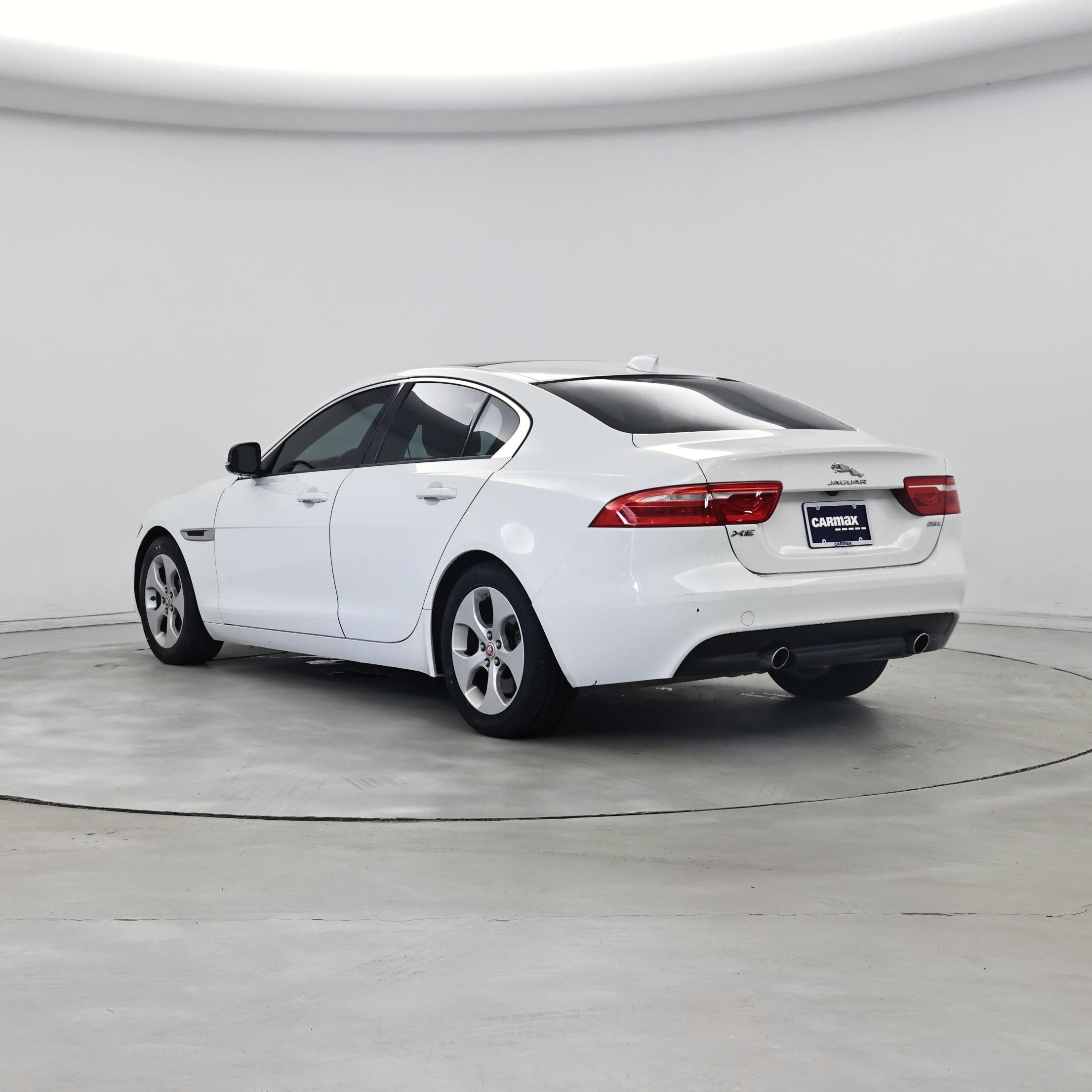 Thumbnail: 2017 Jaguar XE - 2