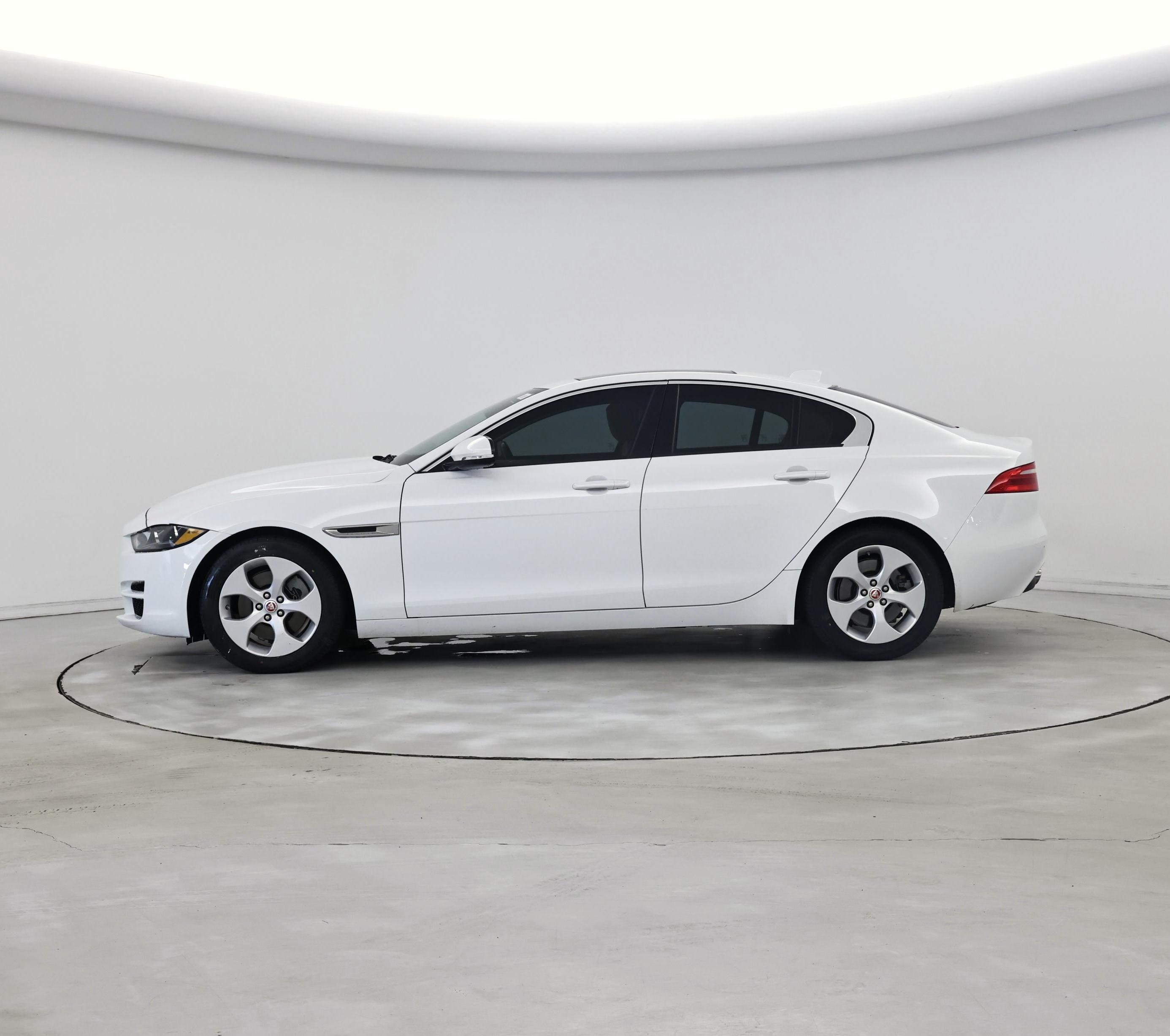Thumbnail: 2017 Jaguar XE - 3