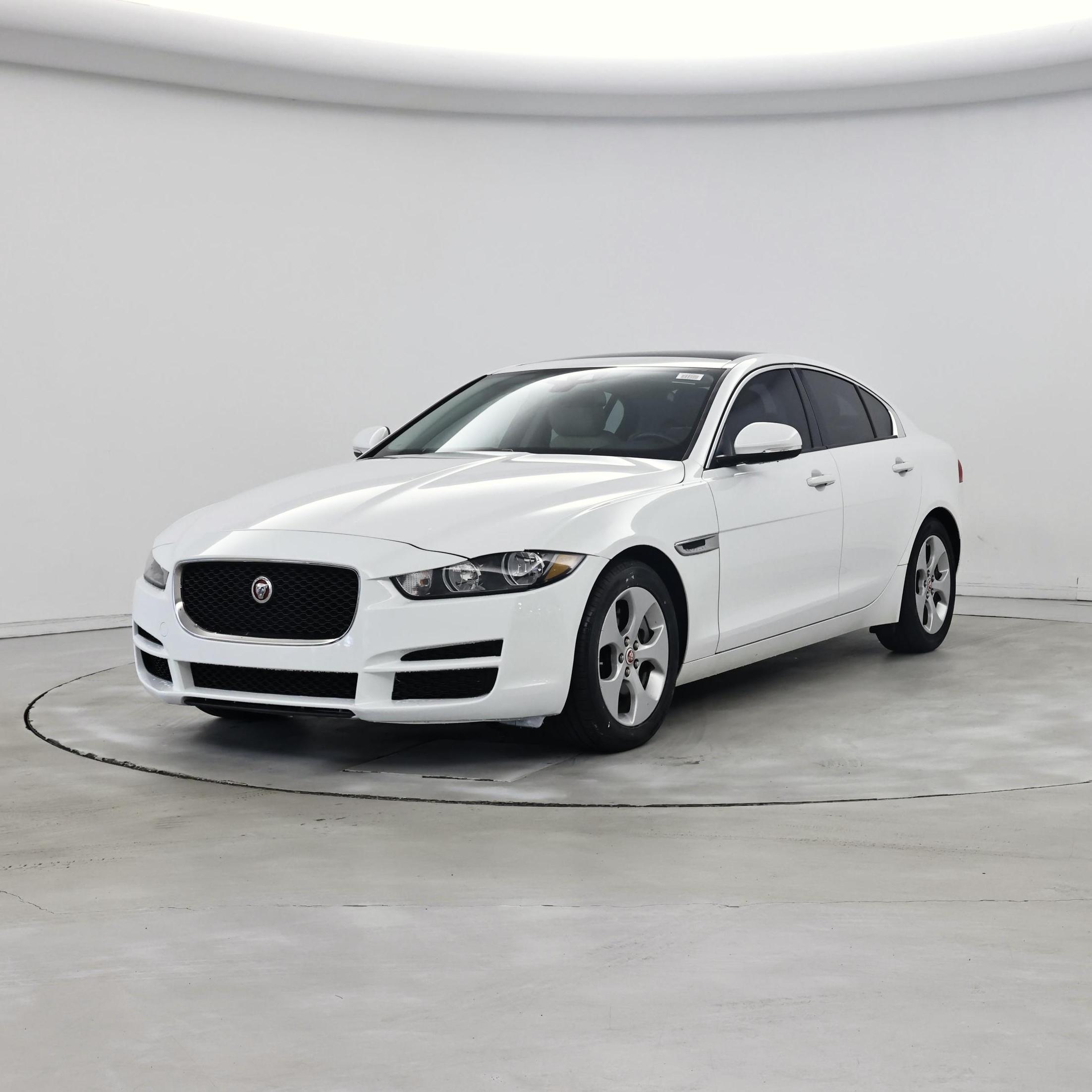 Thumbnail: 2017 Jaguar XE - 4