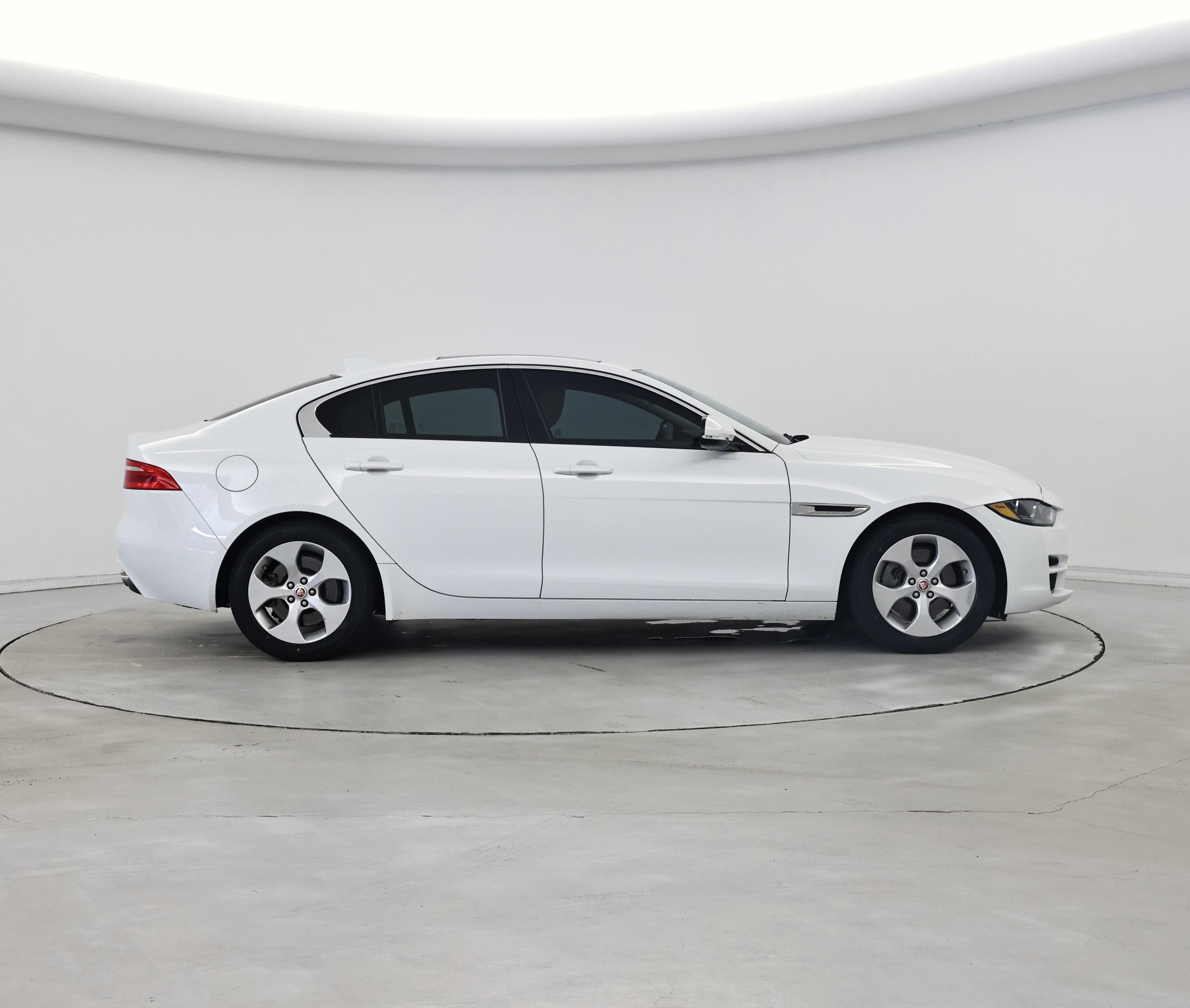 Thumbnail: 2017 Jaguar XE - 7
