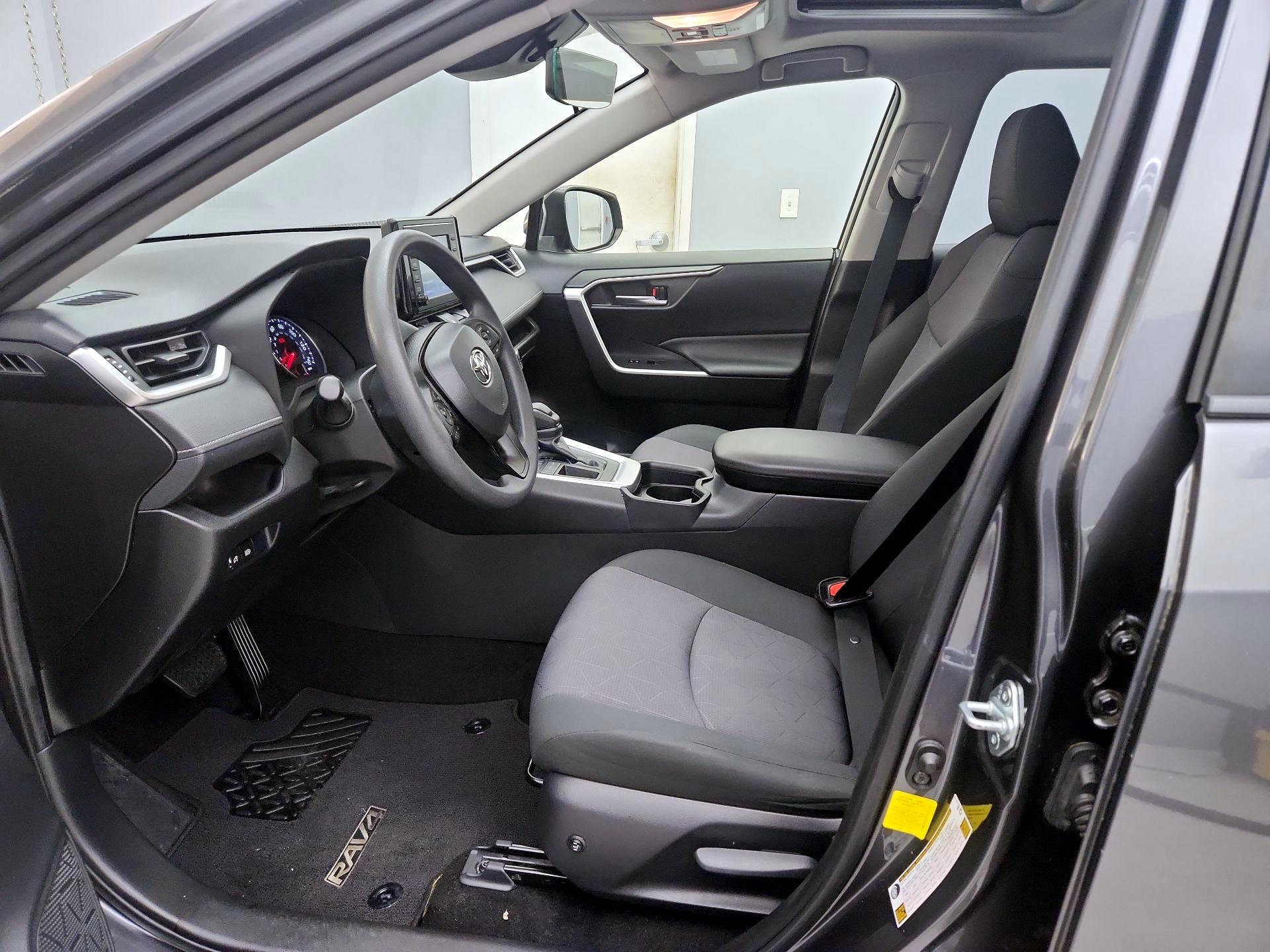 Thumbnail: 2019 Toyota RAV4 - 11
