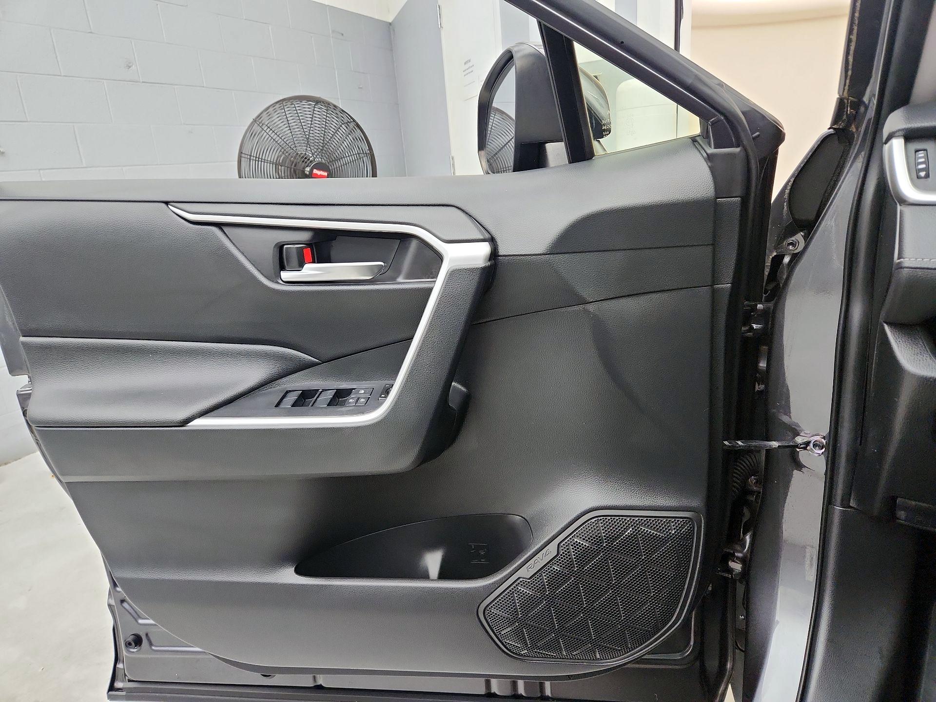 Thumbnail: 2019 Toyota RAV4 - 12