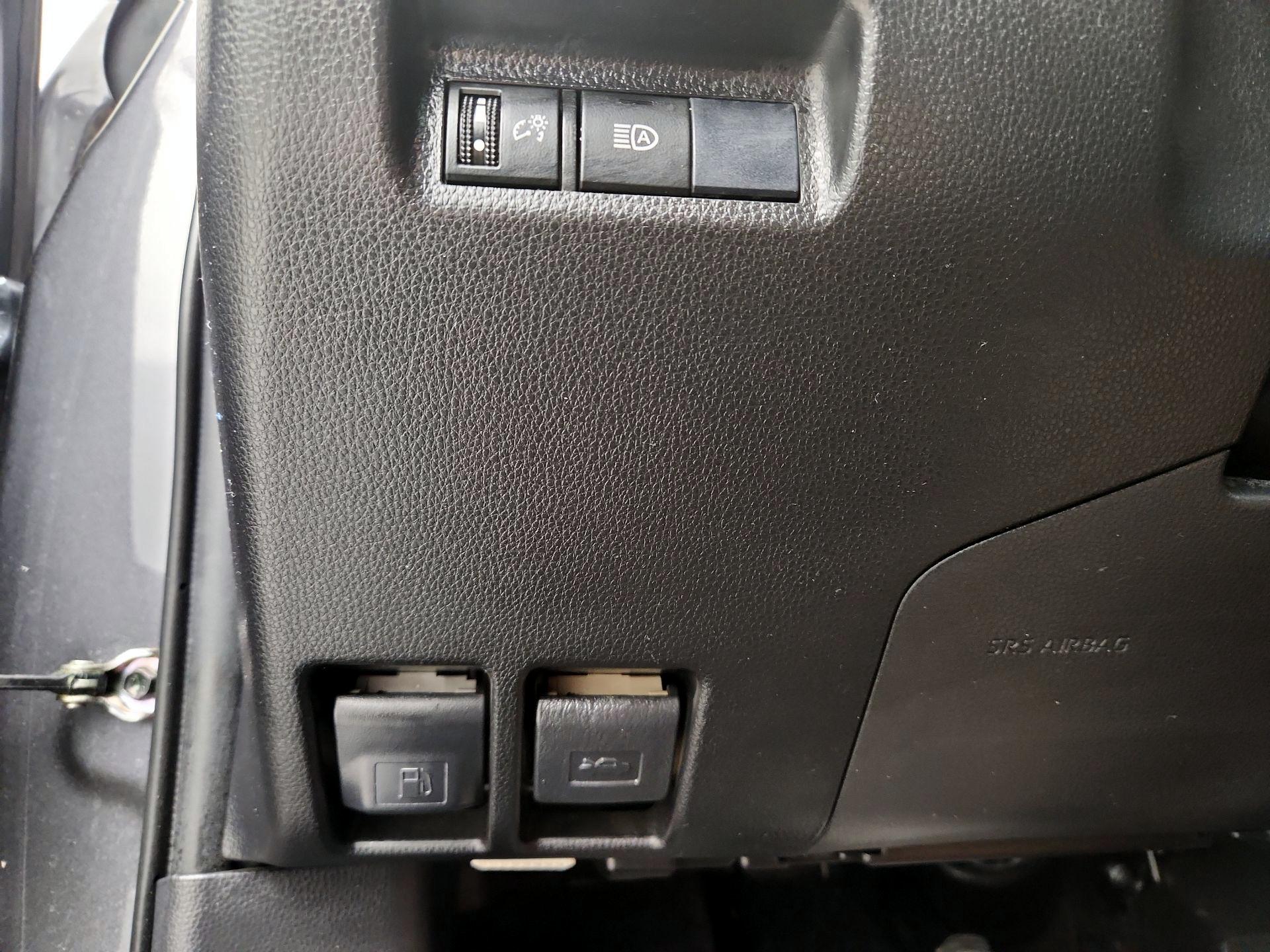 Thumbnail: 2019 Toyota RAV4 - 13