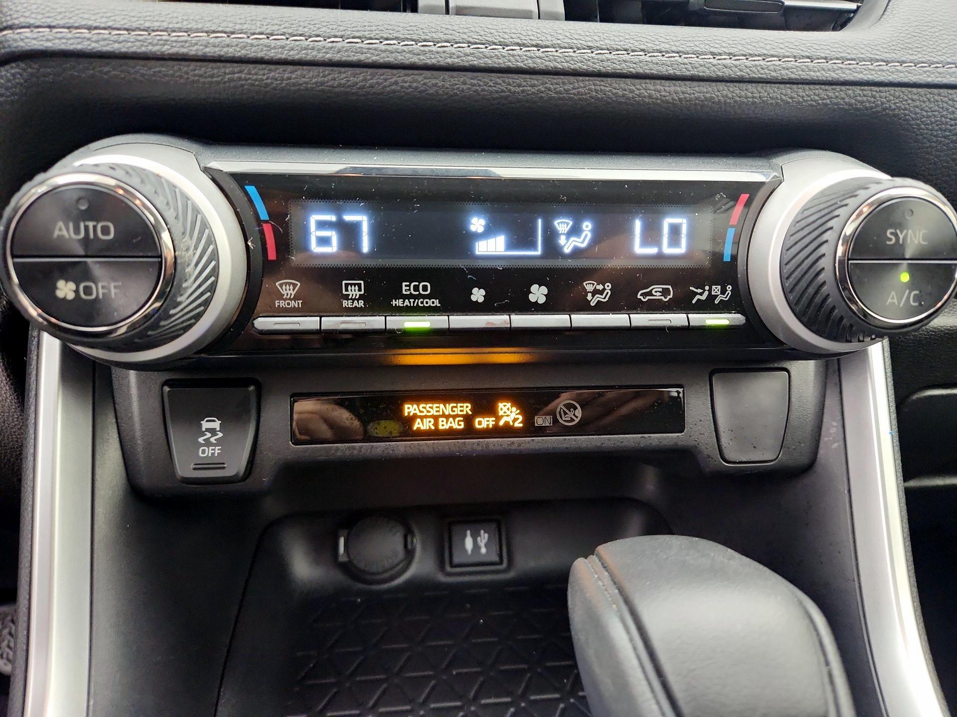 Thumbnail: 2019 Toyota RAV4 - 16
