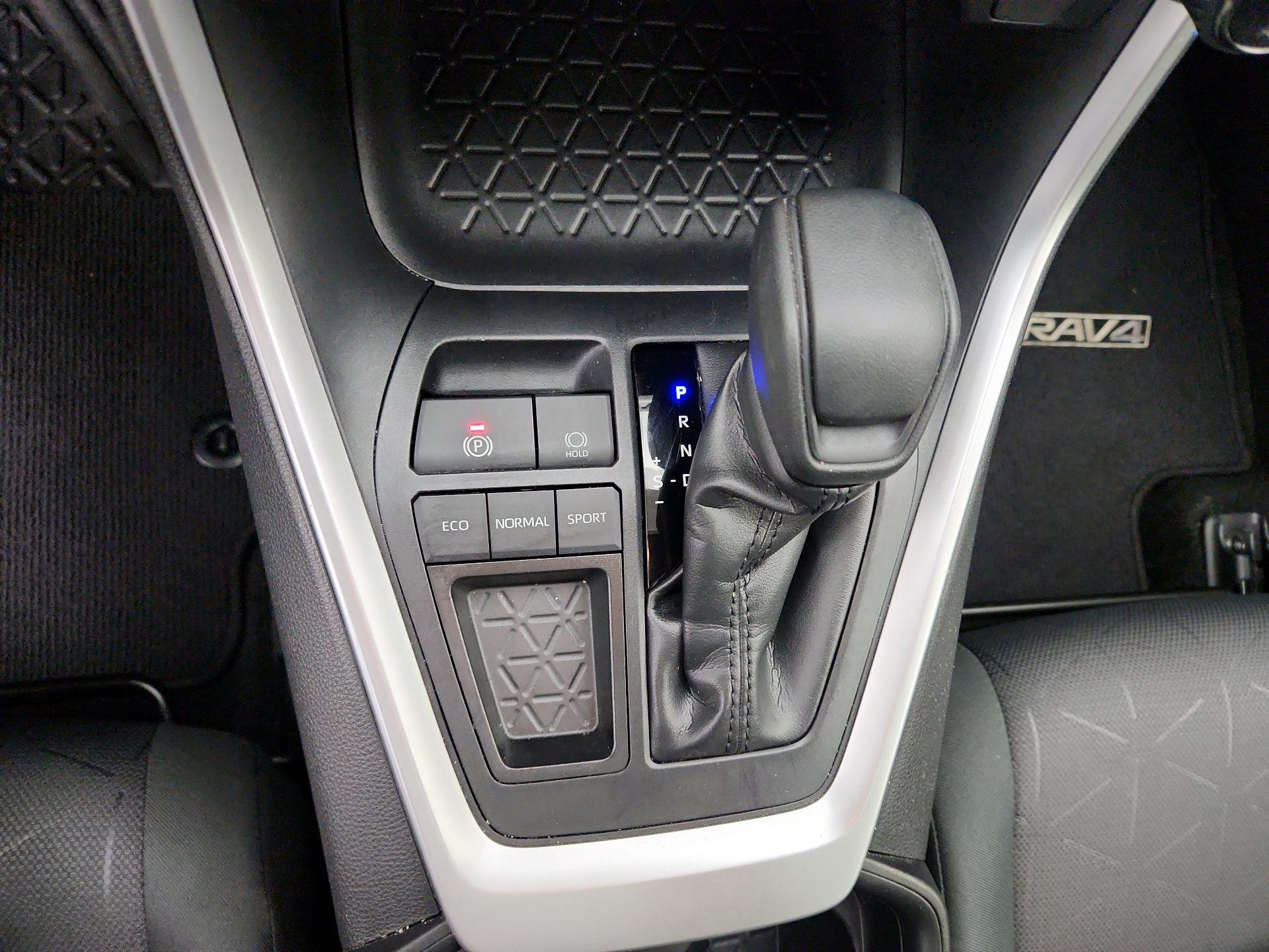 Thumbnail: 2019 Toyota RAV4 - 17