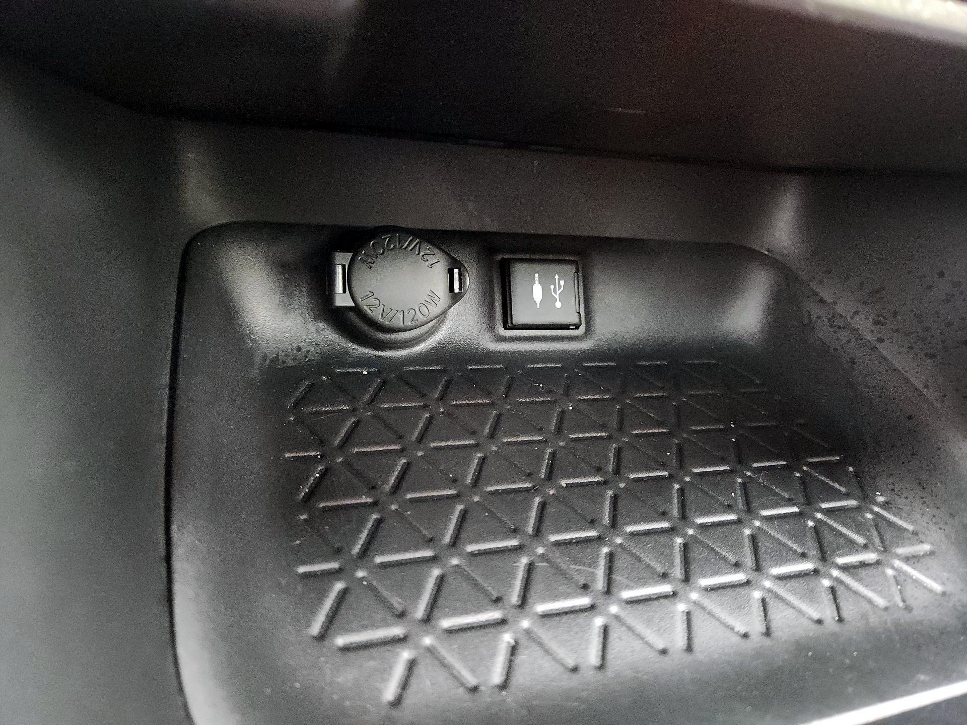Thumbnail: 2019 Toyota RAV4 - 18