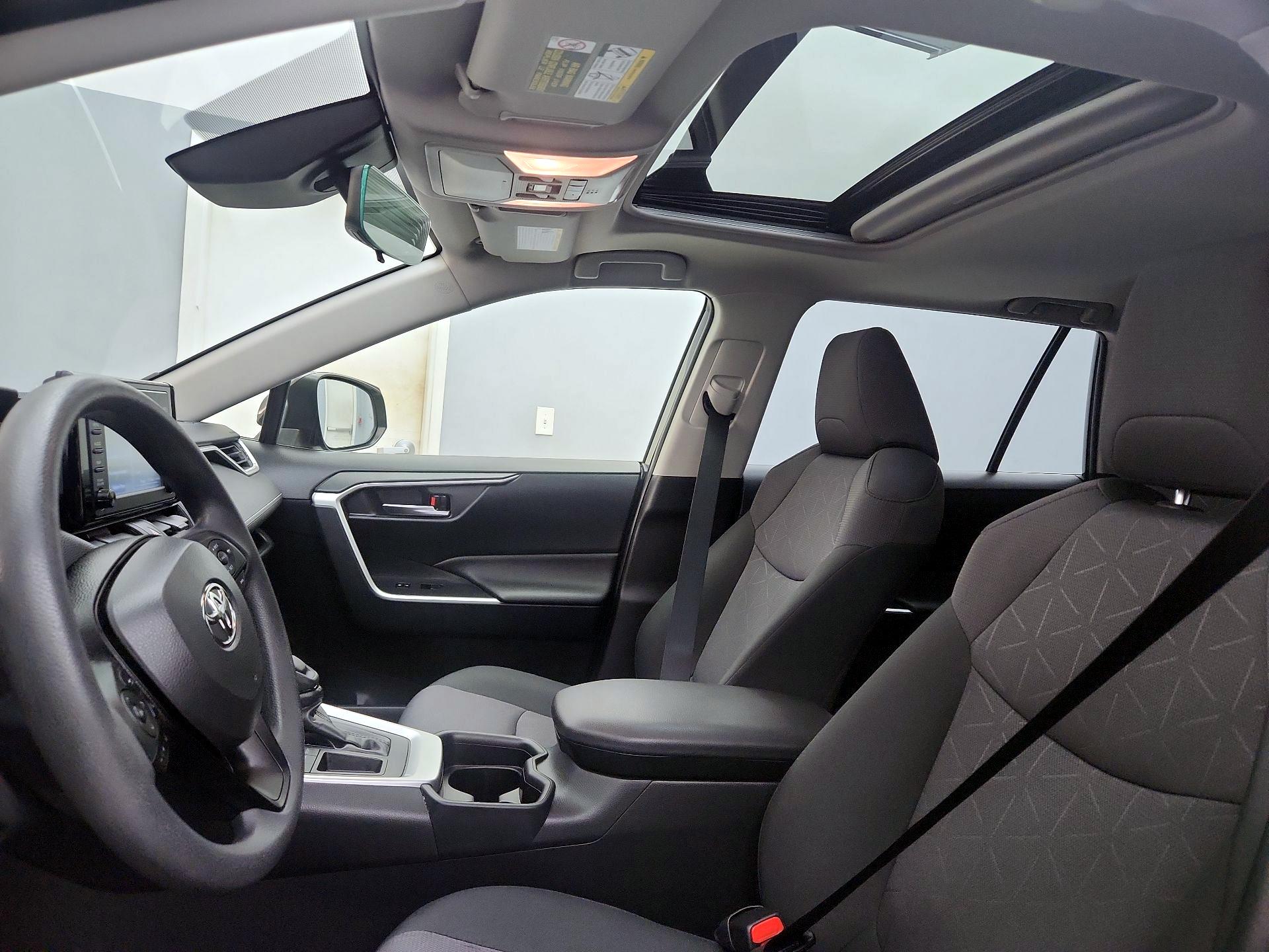 Thumbnail: 2019 Toyota RAV4 - 19
