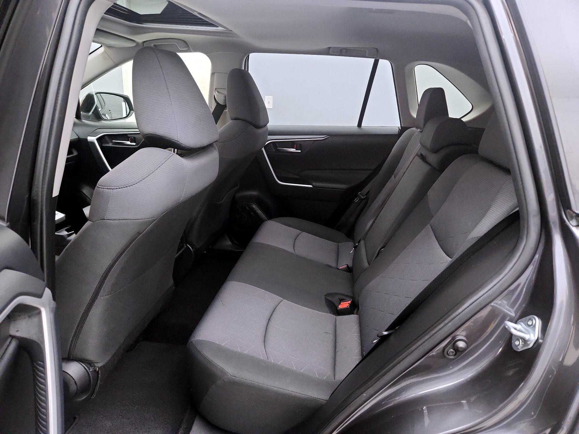 Thumbnail: 2019 Toyota RAV4 - 20