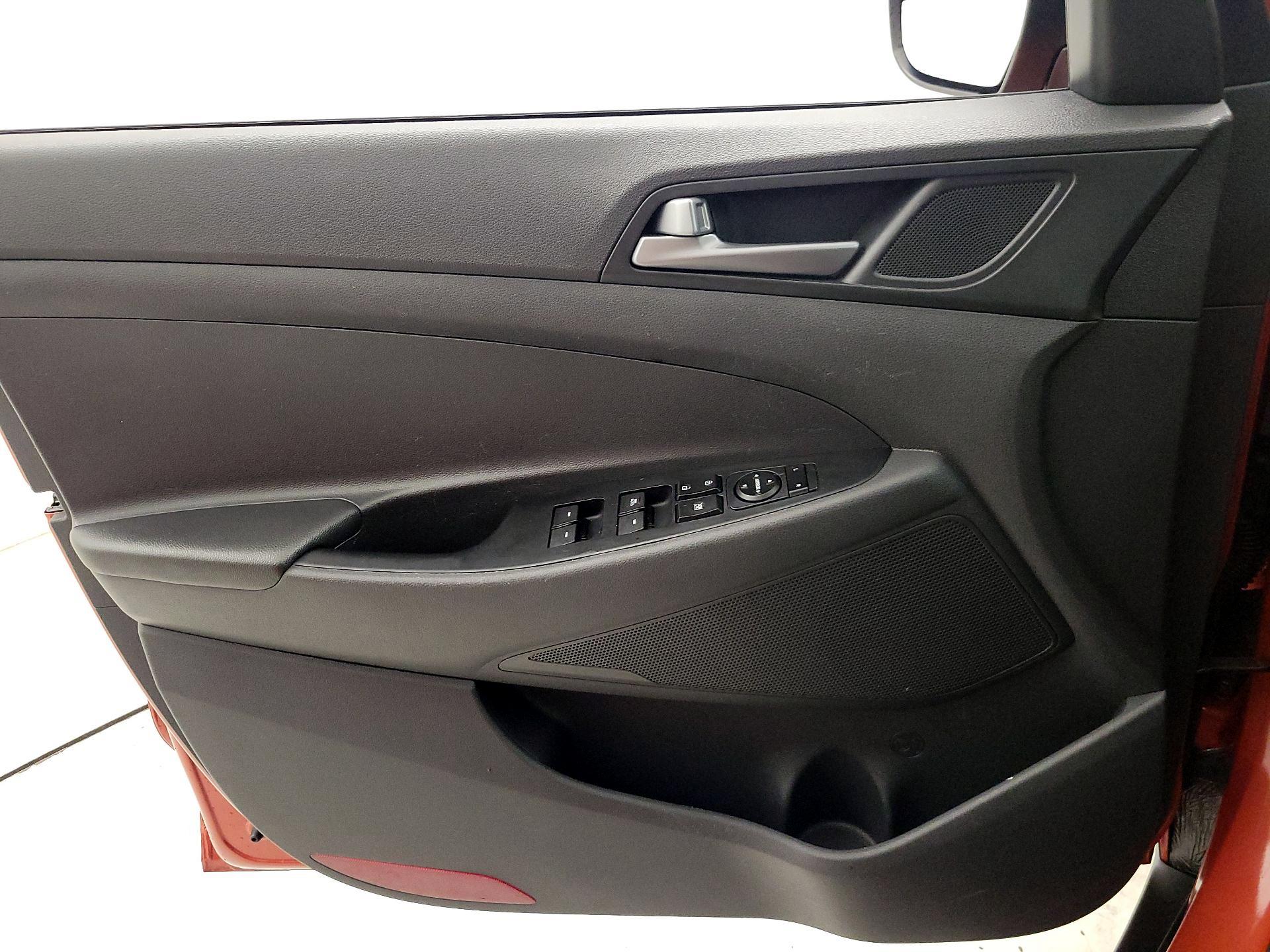 Thumbnail: 2016 Hyundai Tucson - 12
