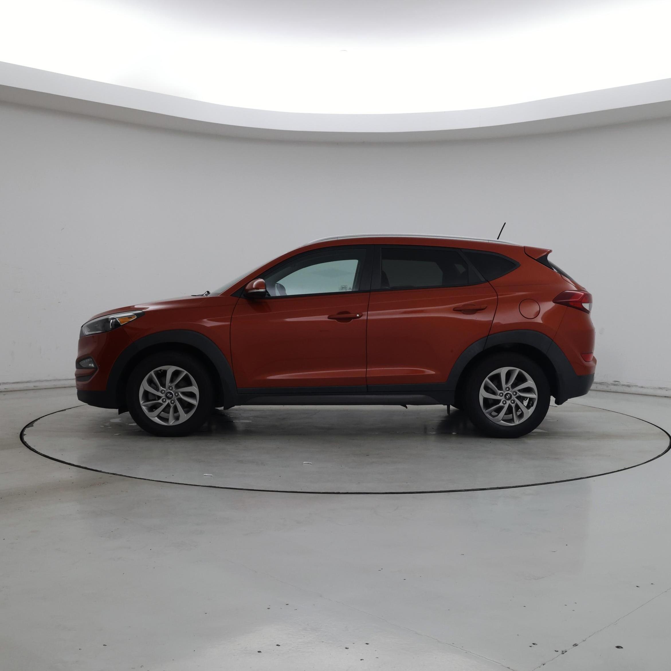 Thumbnail: 2016 Hyundai Tucson - 3