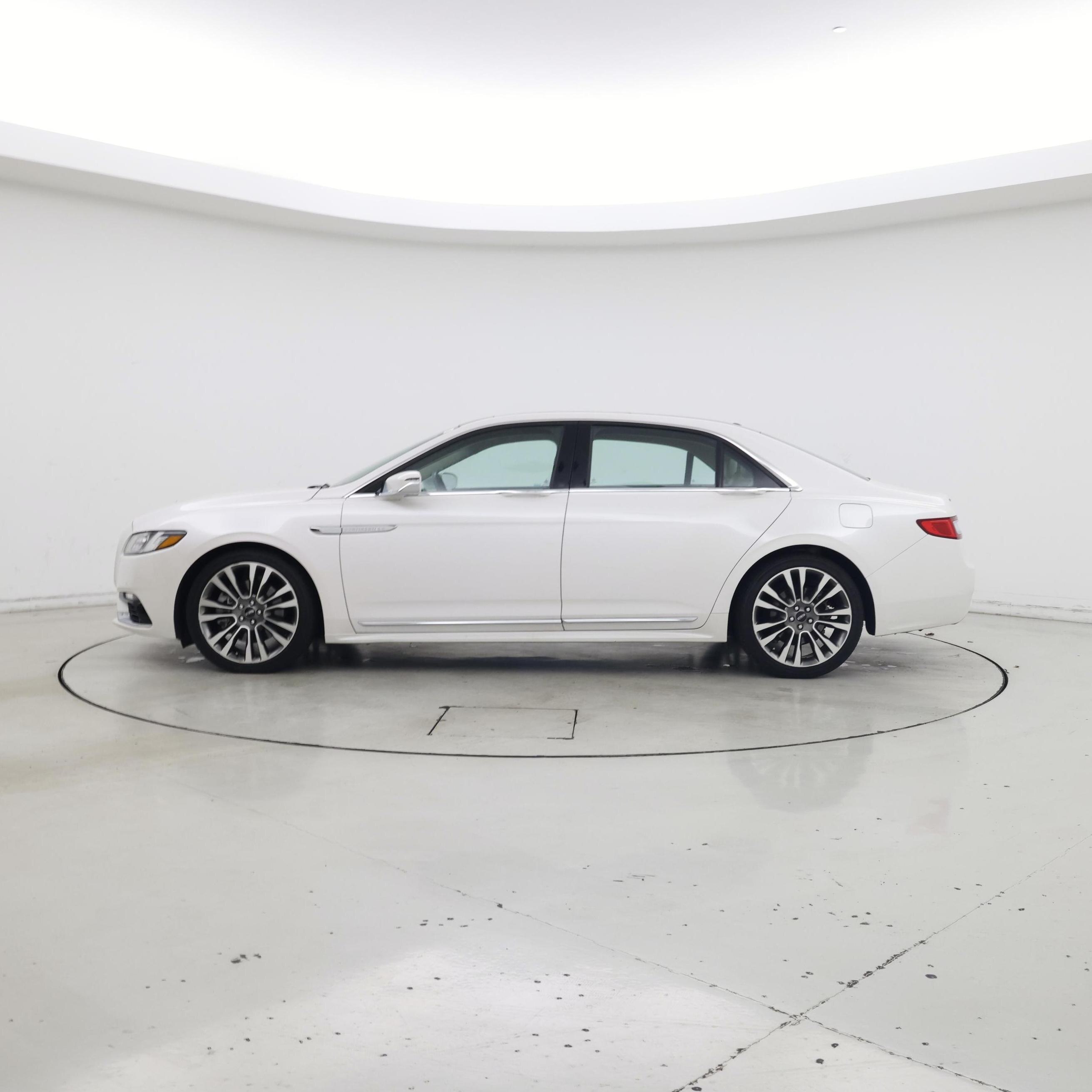 Thumbnail: 2017 Lincoln Continental - 3
