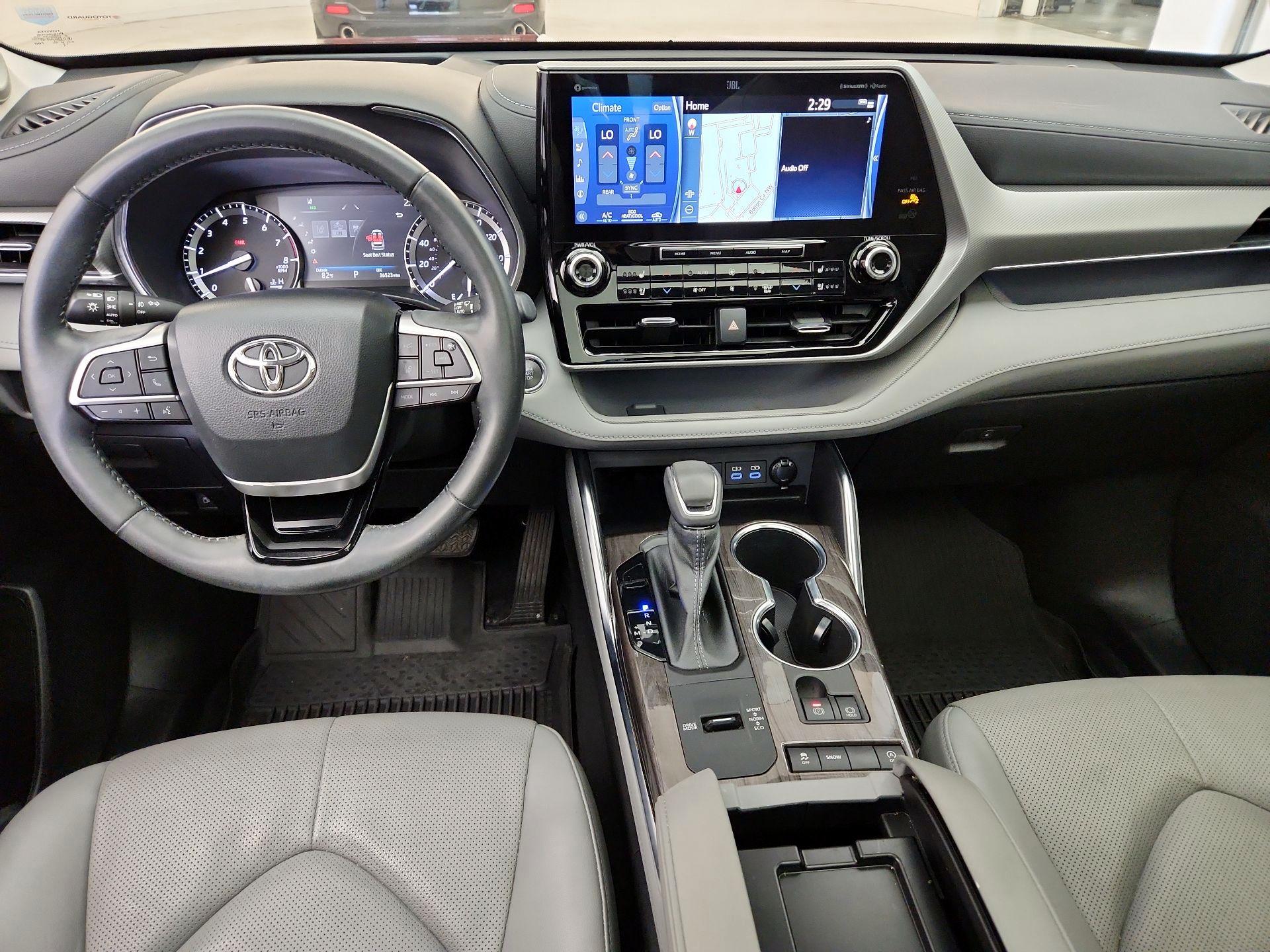 Thumbnail: 2022 Toyota Highlander - 9