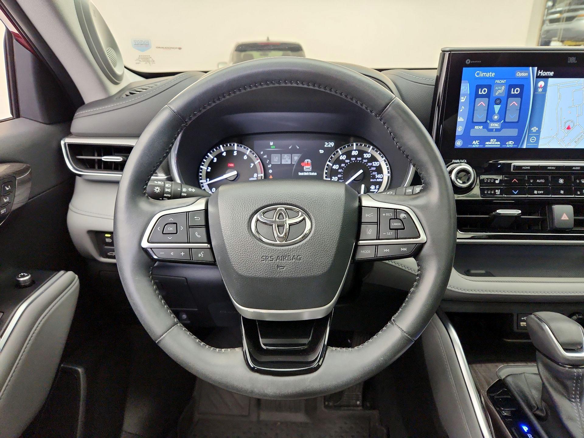 Thumbnail: 2022 Toyota Highlander - 10