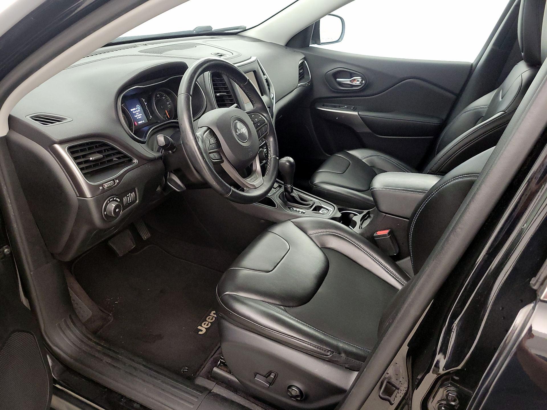Thumbnail: 2019 Jeep Cherokee - 11