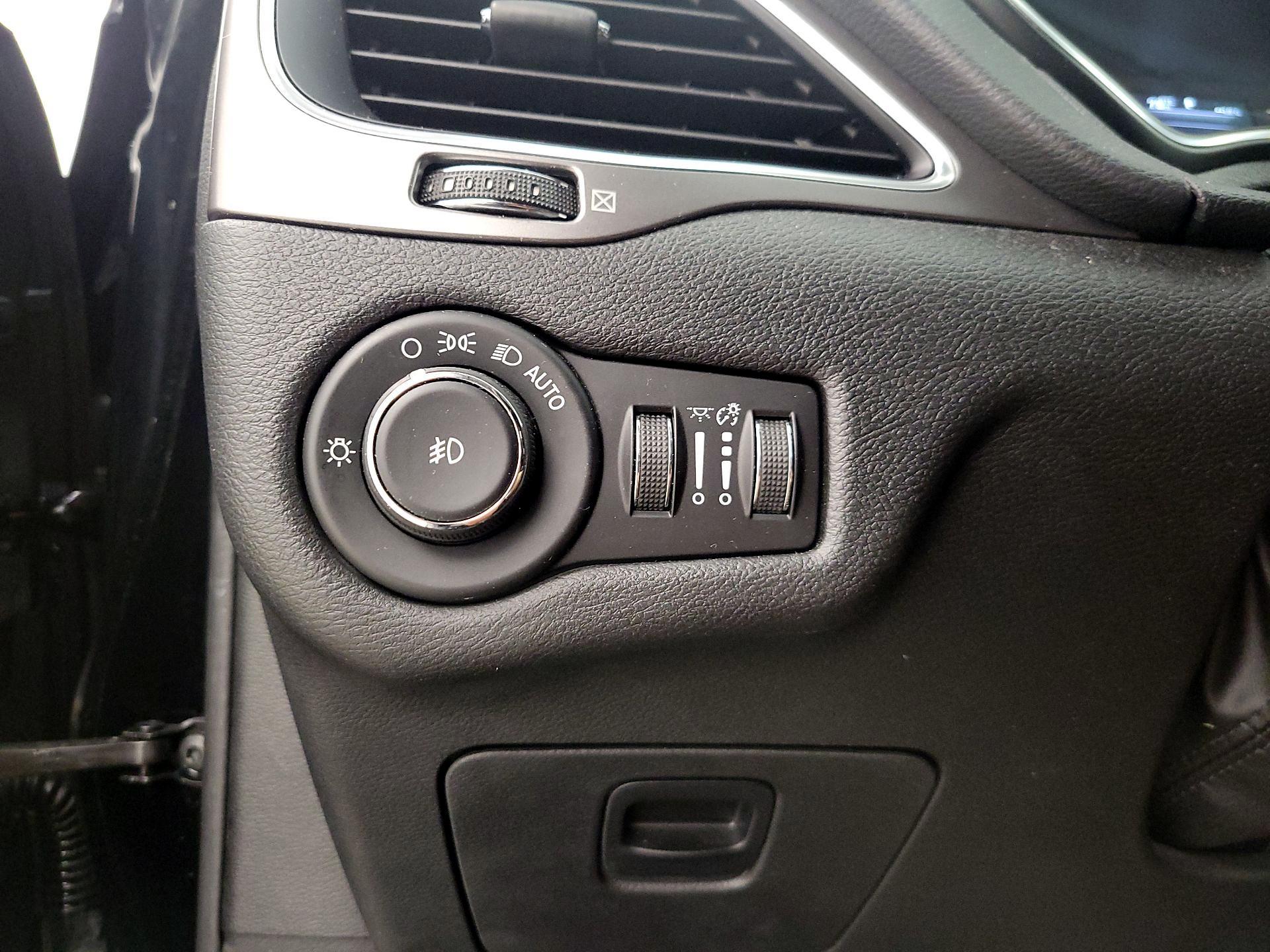 Thumbnail: 2019 Jeep Cherokee - 13